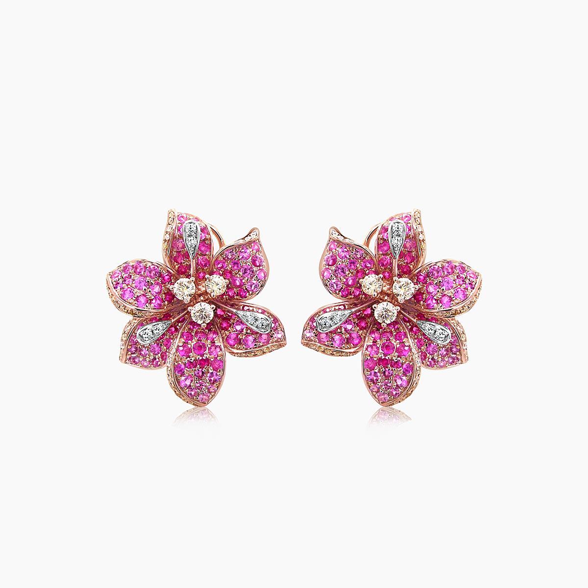 Orecchini a fiore The Lilly in oro rosa 18 carati con zaffiro rosa e diamanti fantasia In condizioni Nuovo in vendita a Oakton, VA