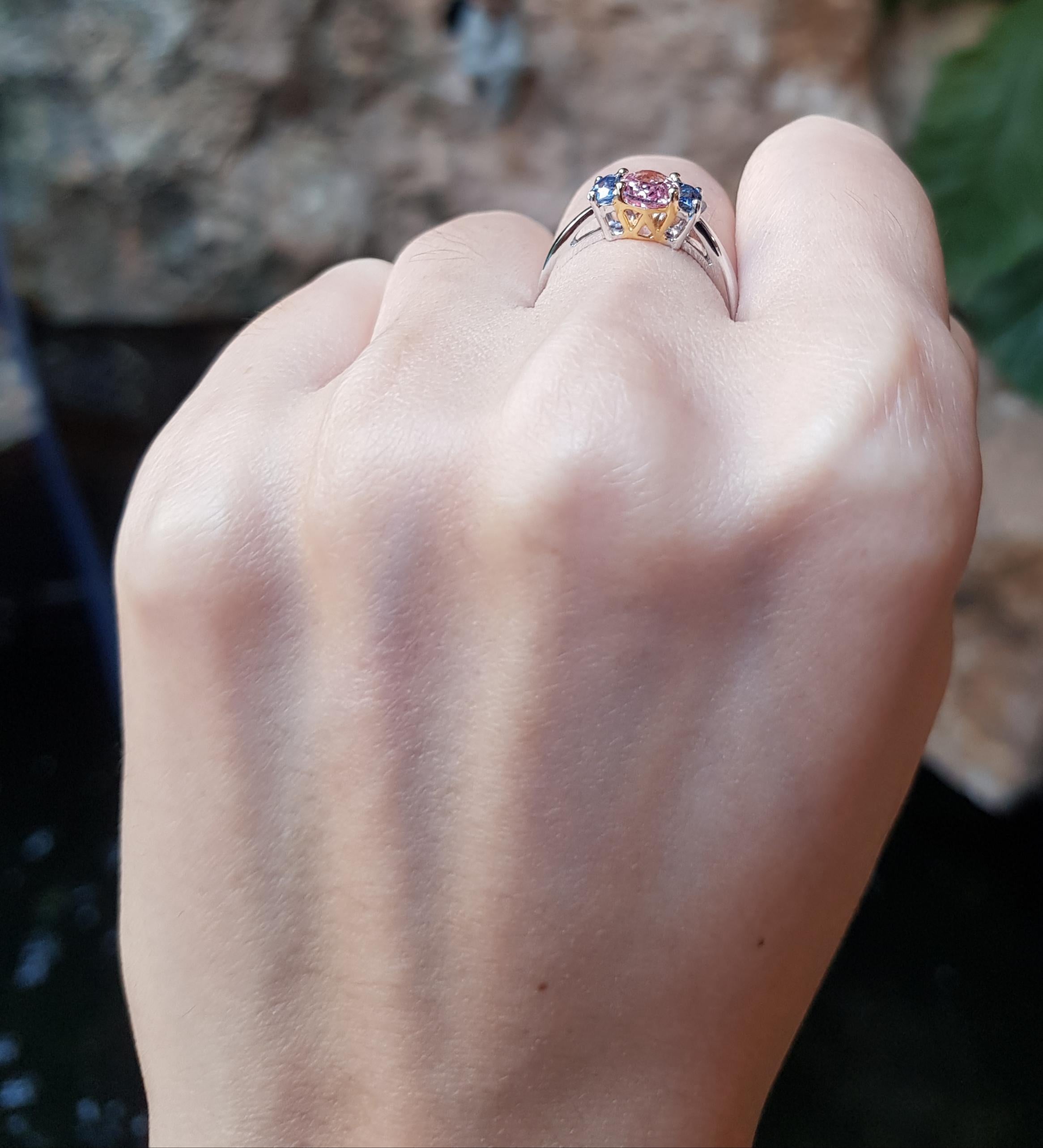 Pink Sapphire with Blue Sapphire Ring Set in 18 Karat Rose Gold and Platinum 950 In New Condition For Sale In Bangkok, TH