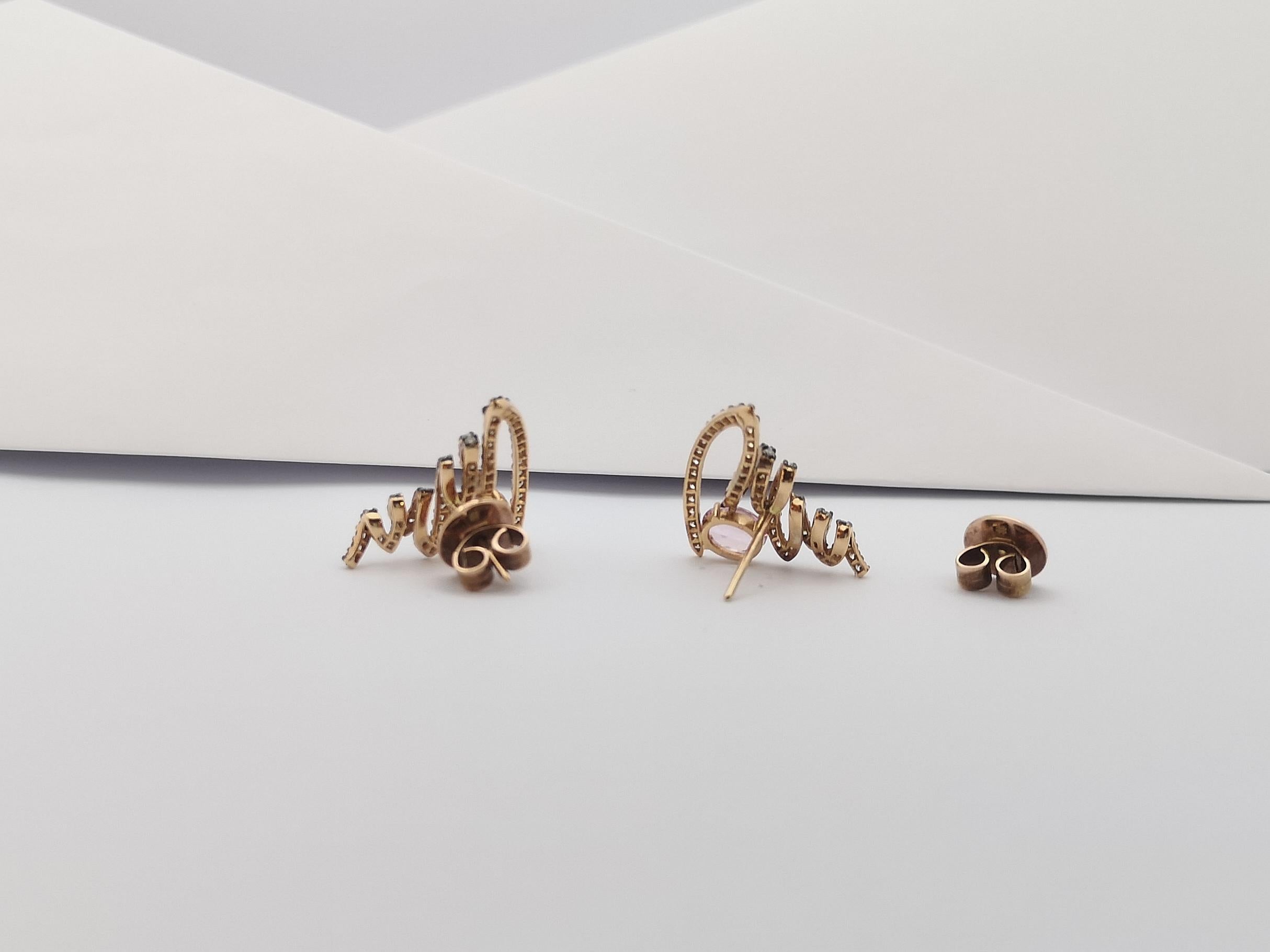 Orecchini con zaffiro rosa e diamante marrone con montatura in oro rosa 18 carati in vendita 2