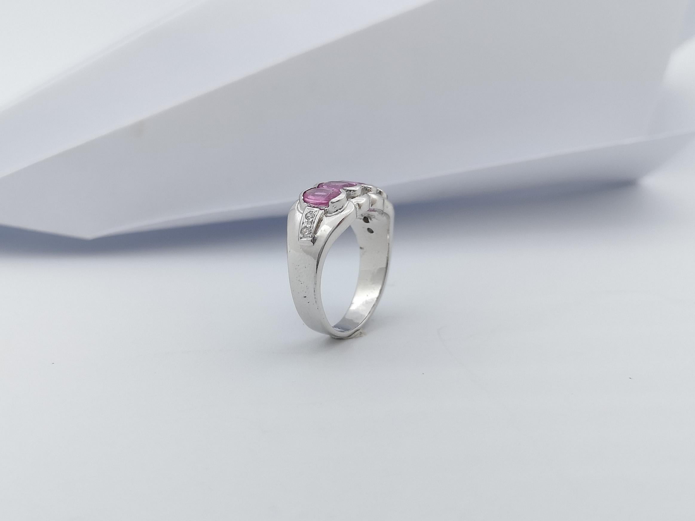 Ring mit rosa Saphir und kubischem Zirkon in Silberfassung im Angebot 8