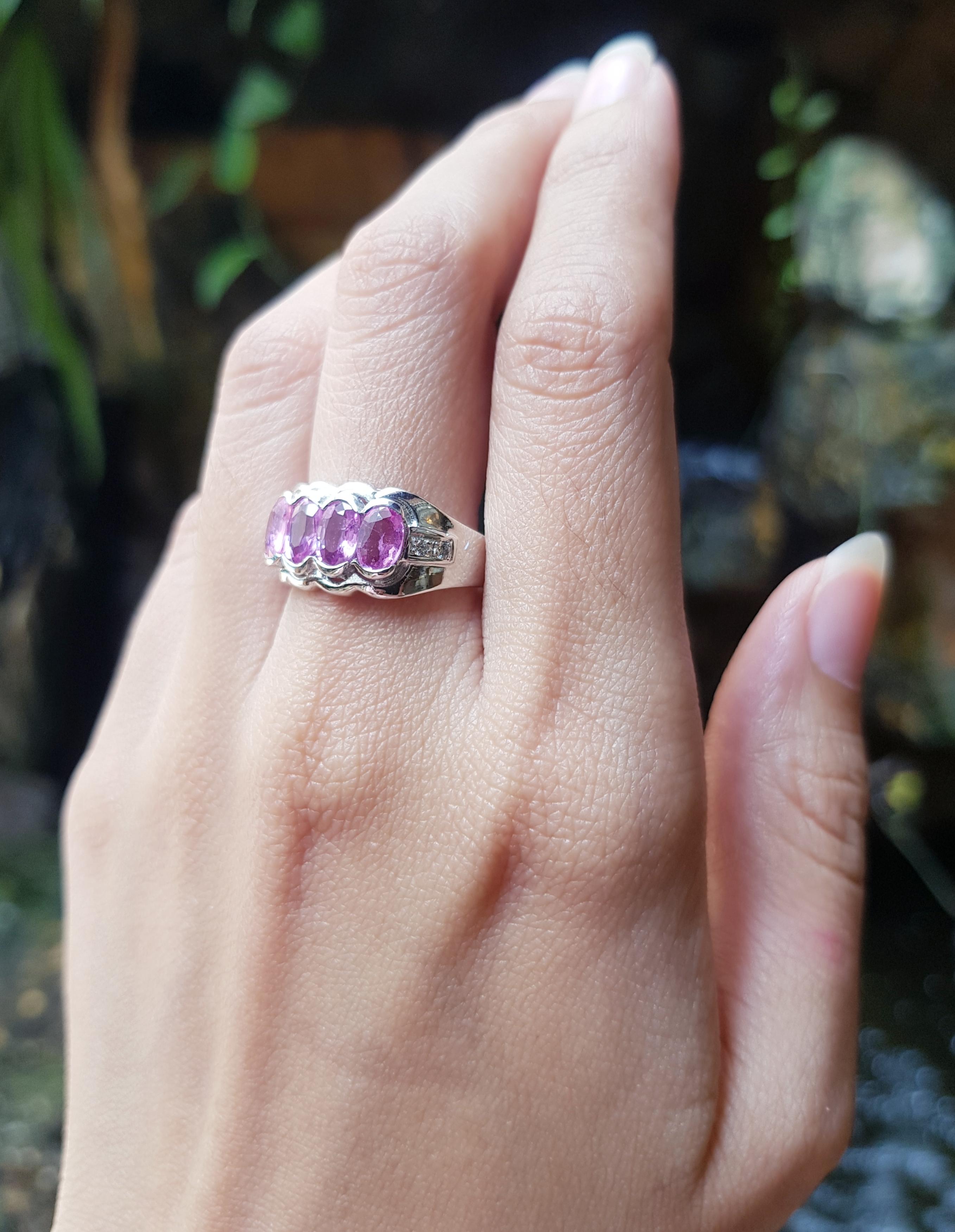 Ring mit rosa Saphir und kubischem Zirkon in Silberfassung (Zeitgenössisch) im Angebot