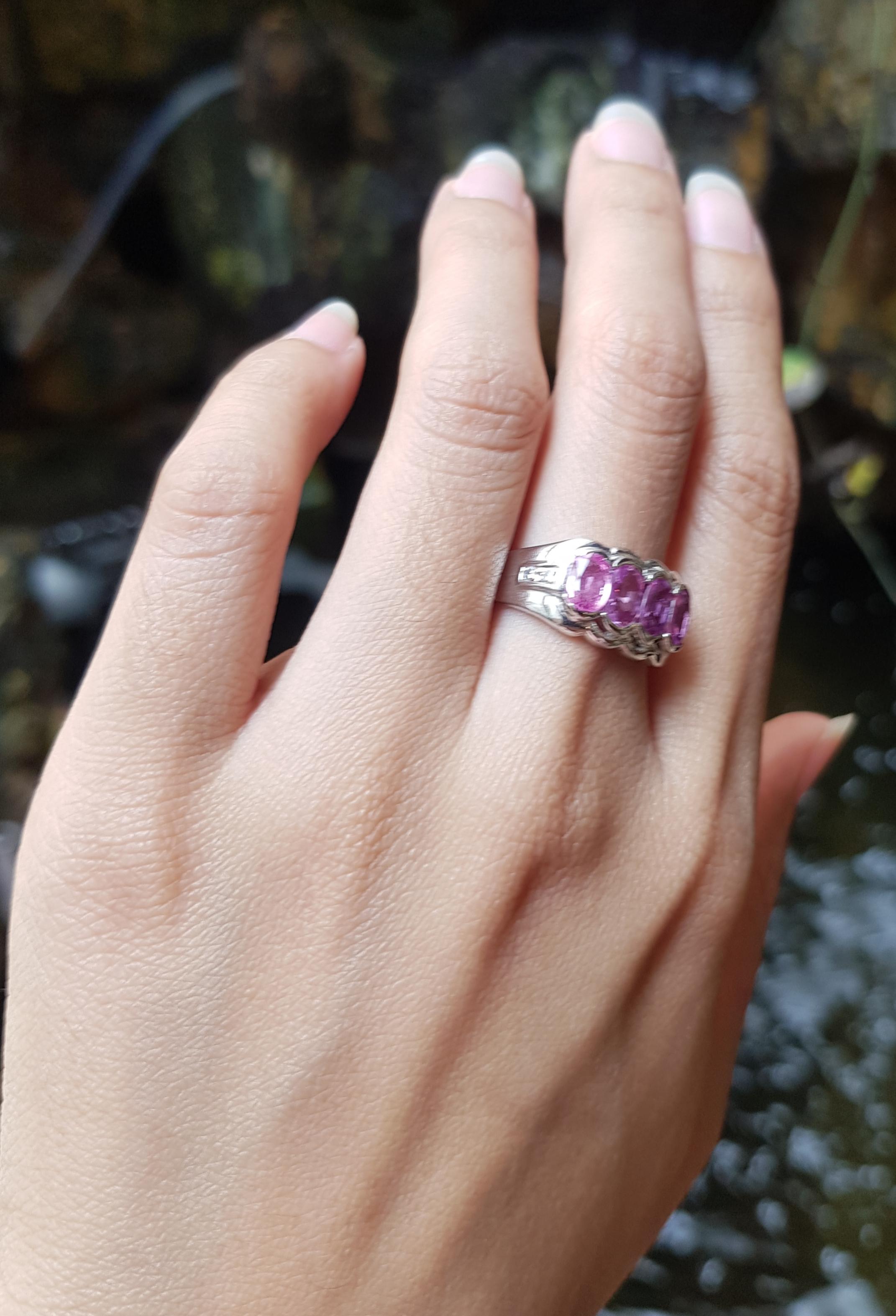 Ring mit rosa Saphir und kubischem Zirkon in Silberfassung (Ovalschliff) im Angebot