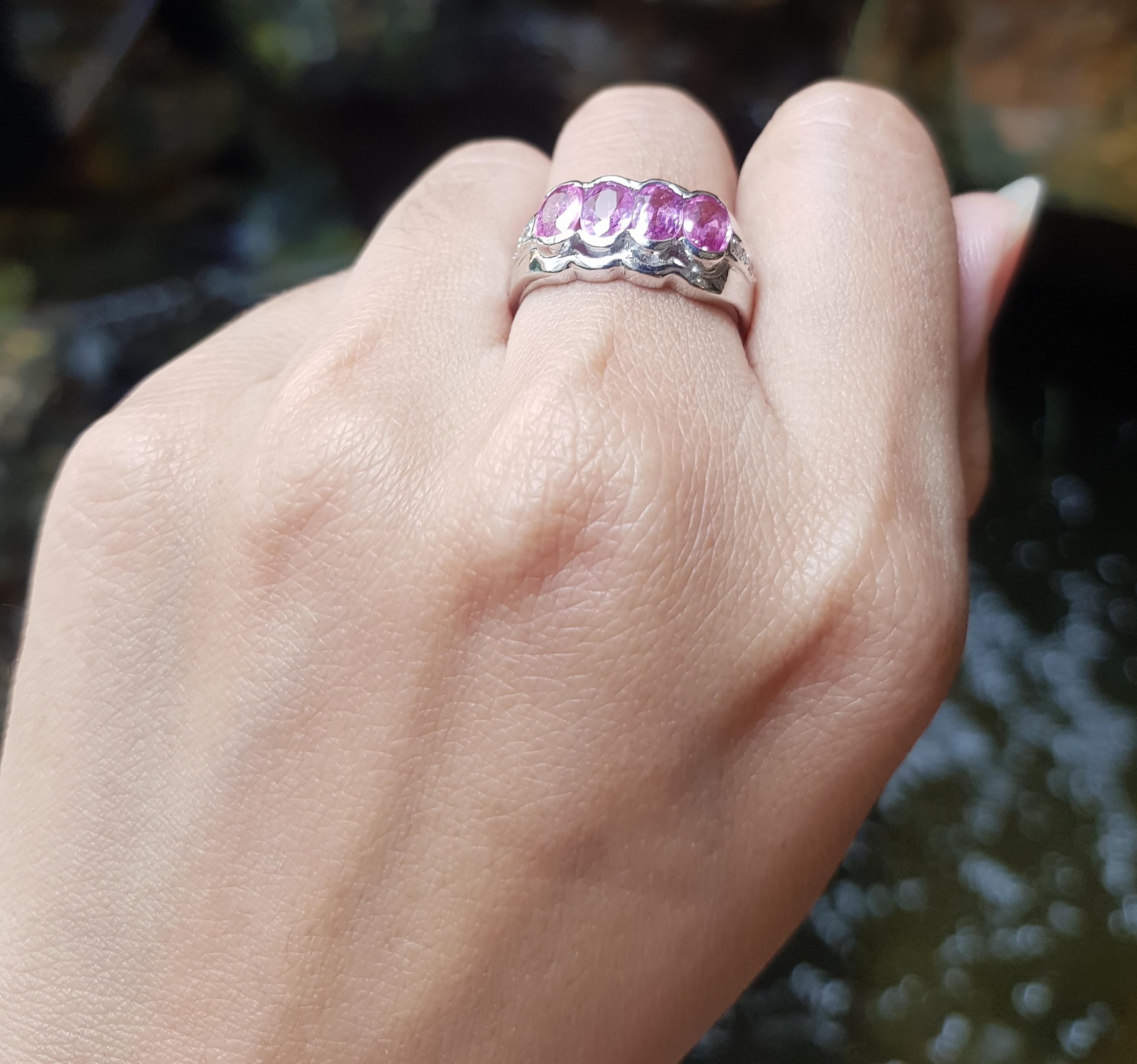 Ring mit rosa Saphir und kubischem Zirkon in Silberfassung im Zustand „Neu“ im Angebot in Dusit, 10