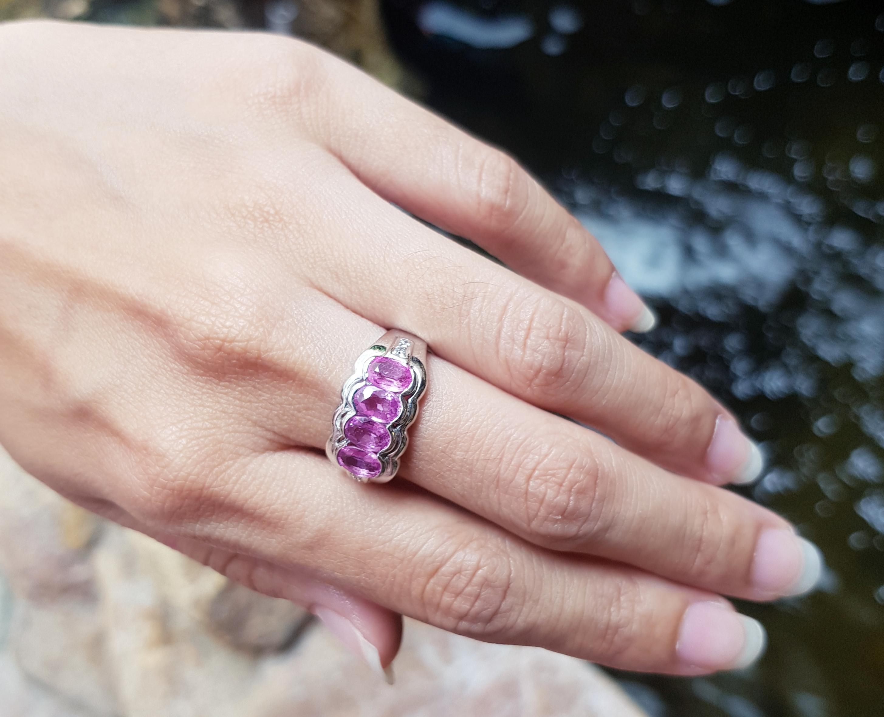 Ring mit rosa Saphir und kubischem Zirkon in Silberfassung Damen im Angebot