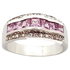 Bague en saphir rose avec zirconia cubique sertie dans des montures en argent