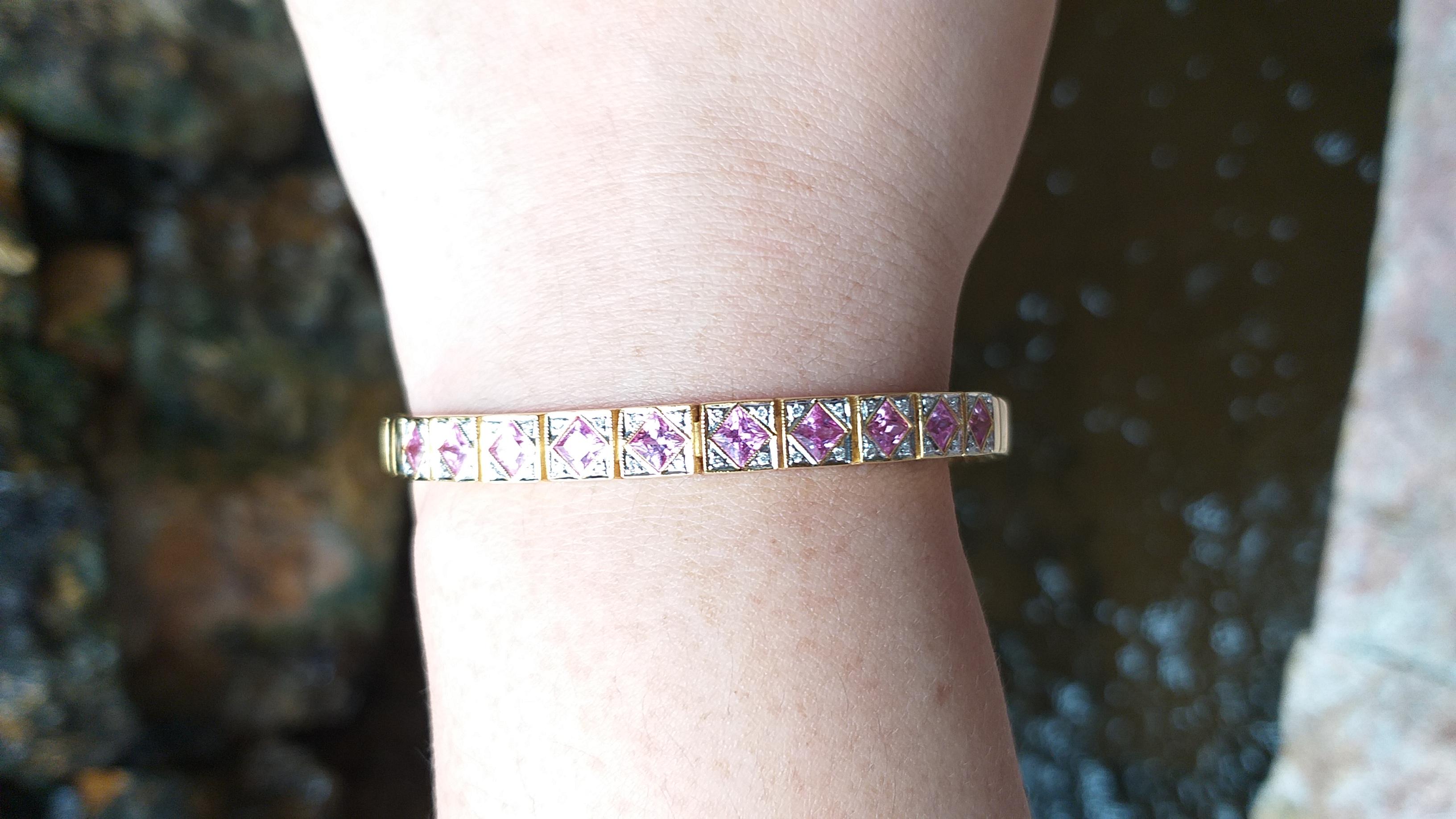 Pink Sapphire with Diamond Bracelet Set in 18 Karat Gold Settings In New Condition For Sale In Bangkok, TH