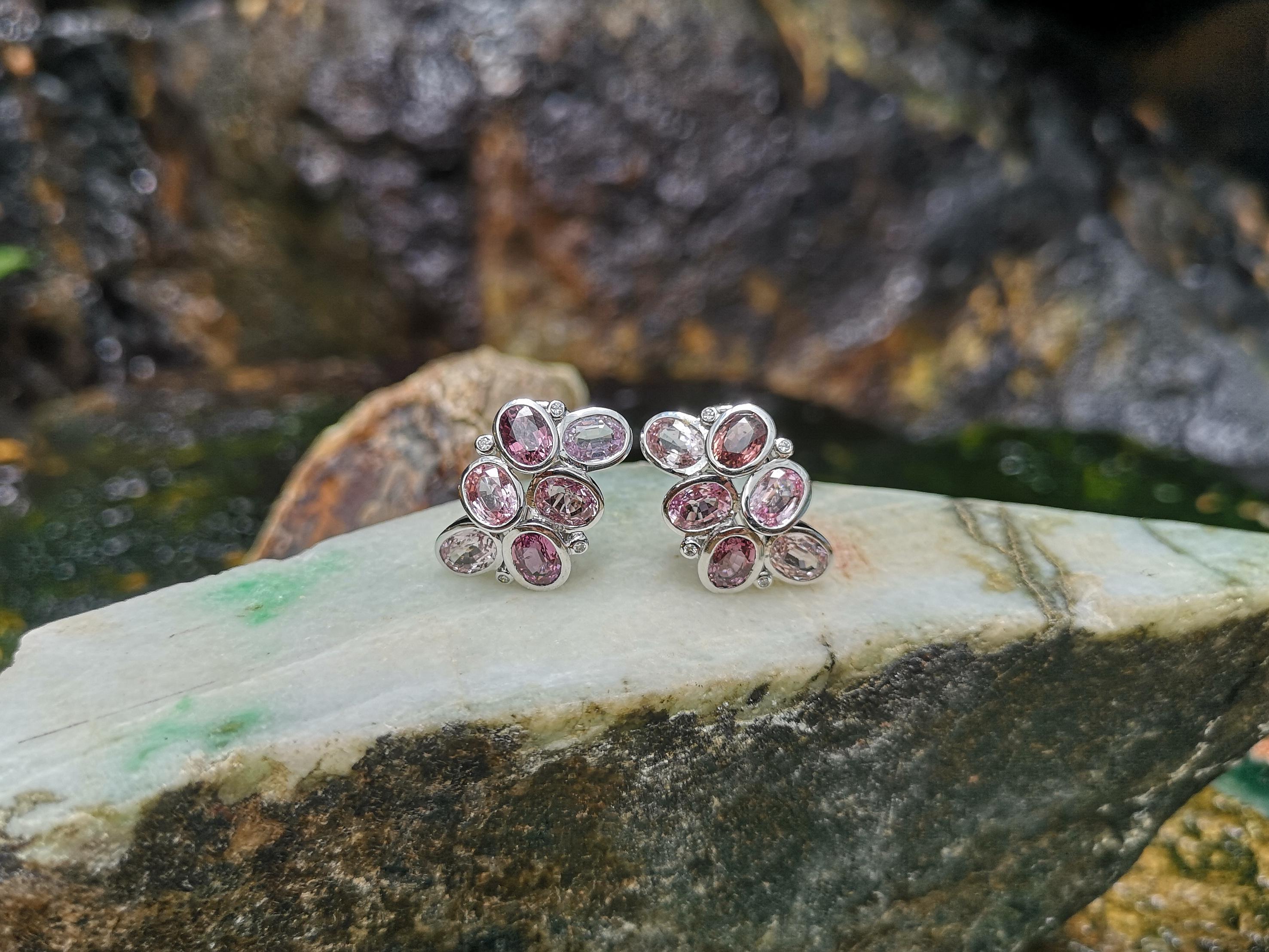 Boucles d'oreilles en or blanc 18 carats avec saphir rose et diamant Neuf - En vente à Bangkok, 10