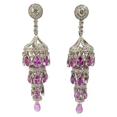 Saphir rose avec diamants  Boucles d'oreilles serties dans des montures en or blanc 18 carats