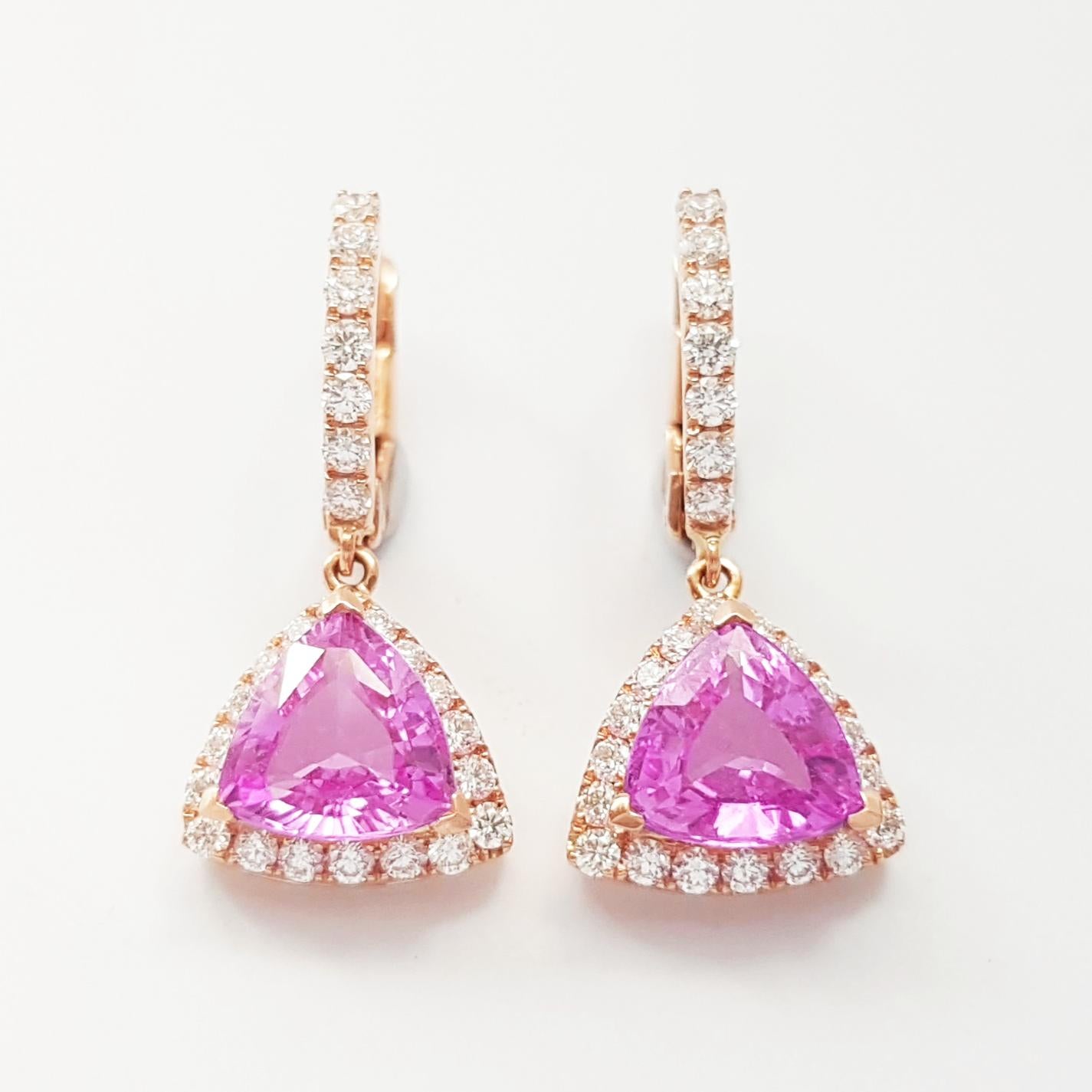 Contemporaneo Orecchini con zaffiro rosa e diamanti con montatura in oro rosa 18K in vendita