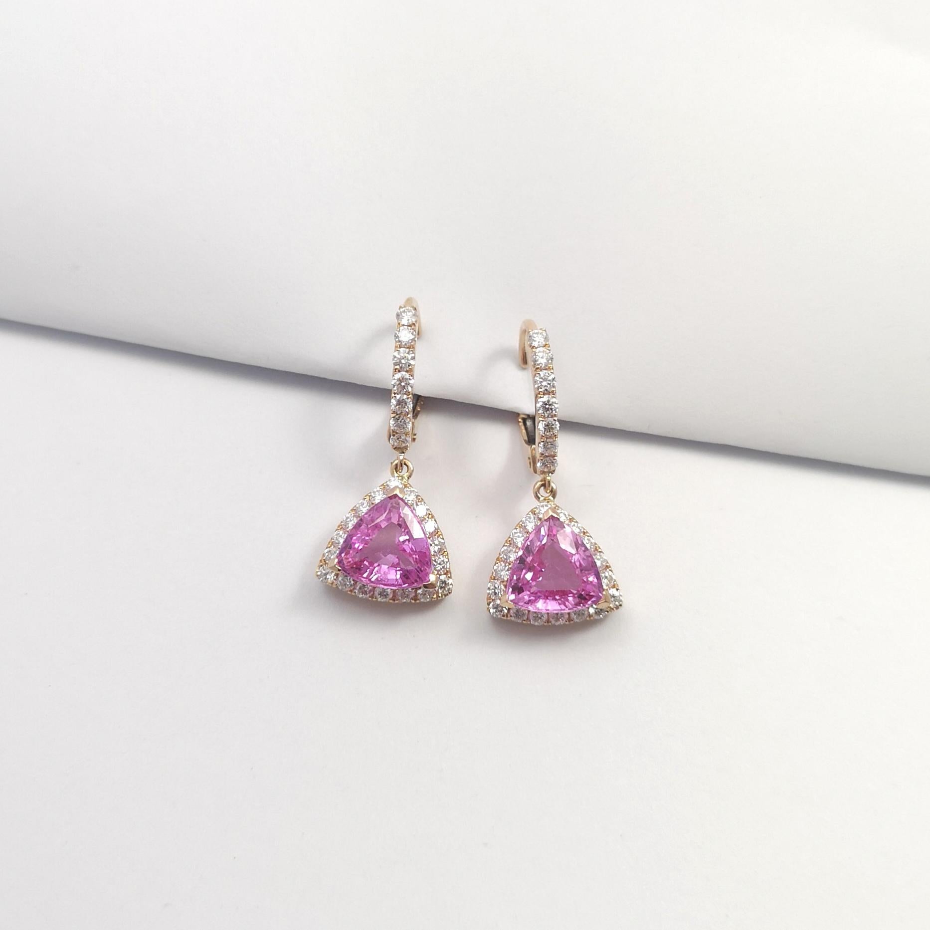 Orecchini con zaffiro rosa e diamanti con montatura in oro rosa 18K In condizioni Nuovo in vendita a Bangkok, TH
