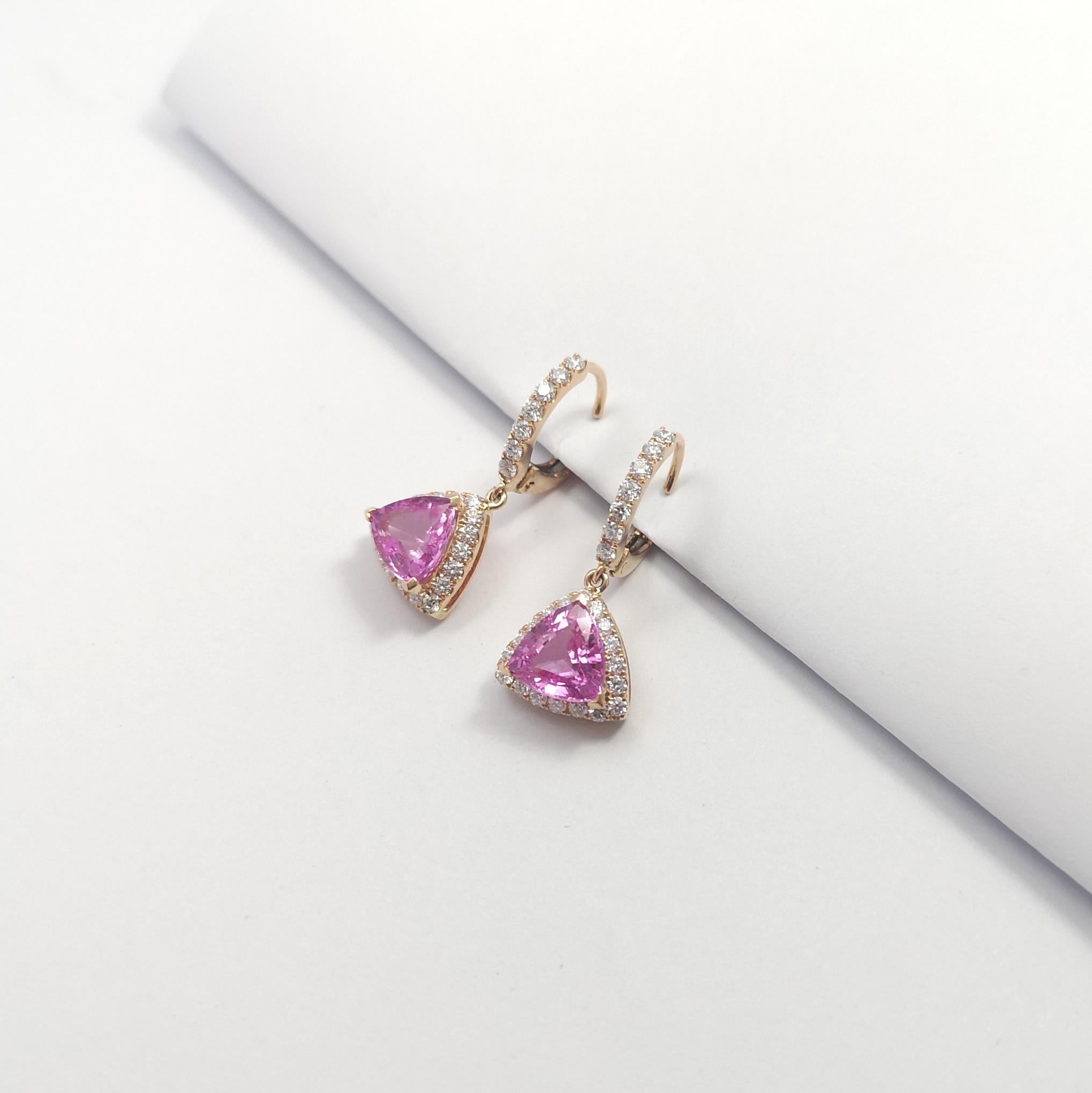 Orecchini con zaffiro rosa e diamanti con montatura in oro rosa 18K in vendita 1