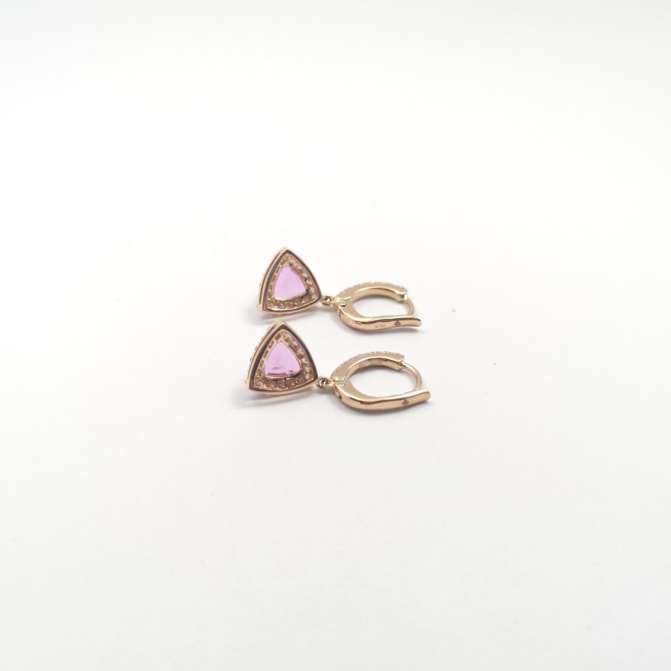 Orecchini con zaffiro rosa e diamanti con montatura in oro rosa 18K in vendita 3
