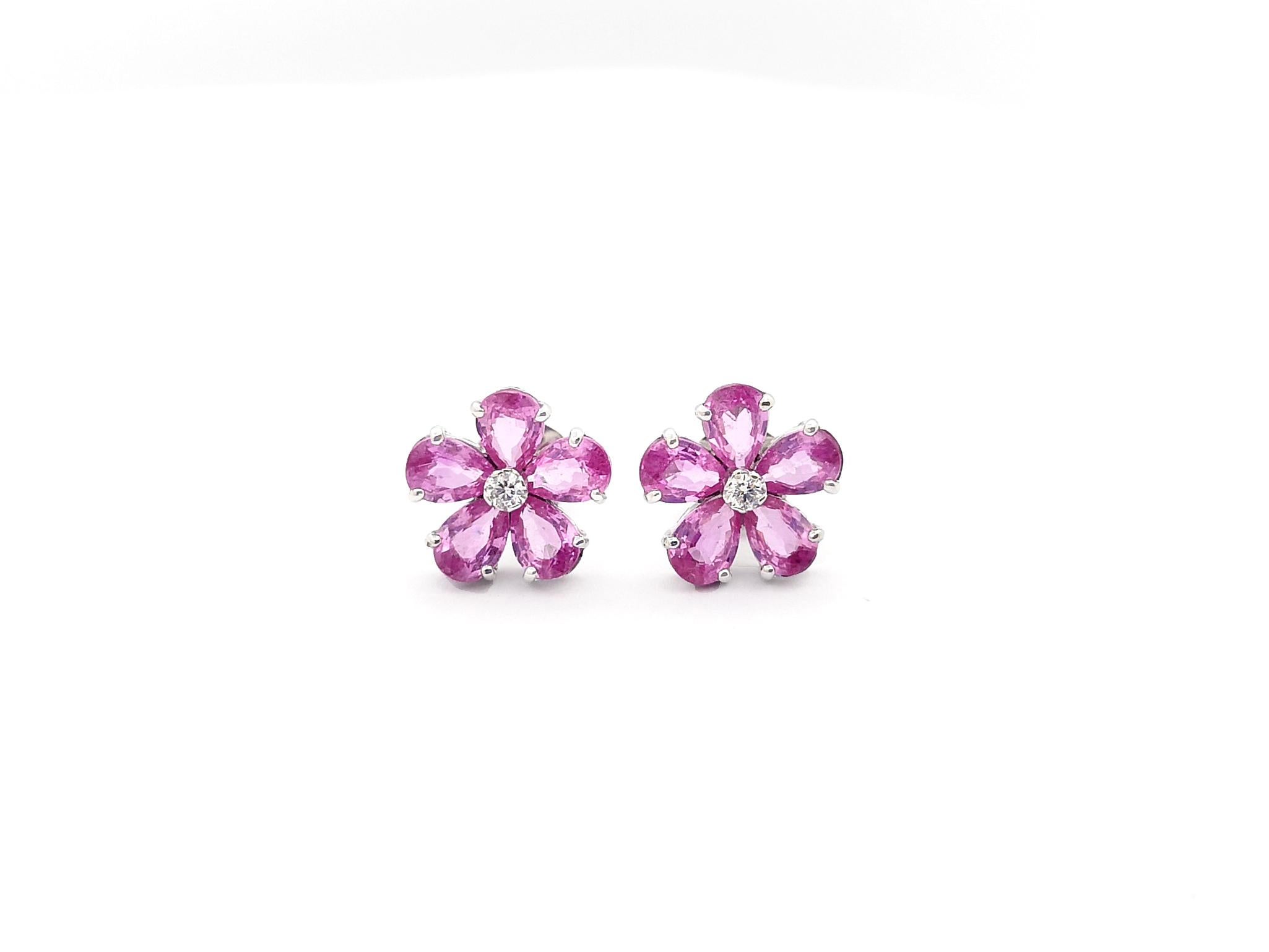 Pink Sapphire with Diamond Flower Earrings set in 18K White Gold Settings In New Condition For Sale In Bangkok, TH