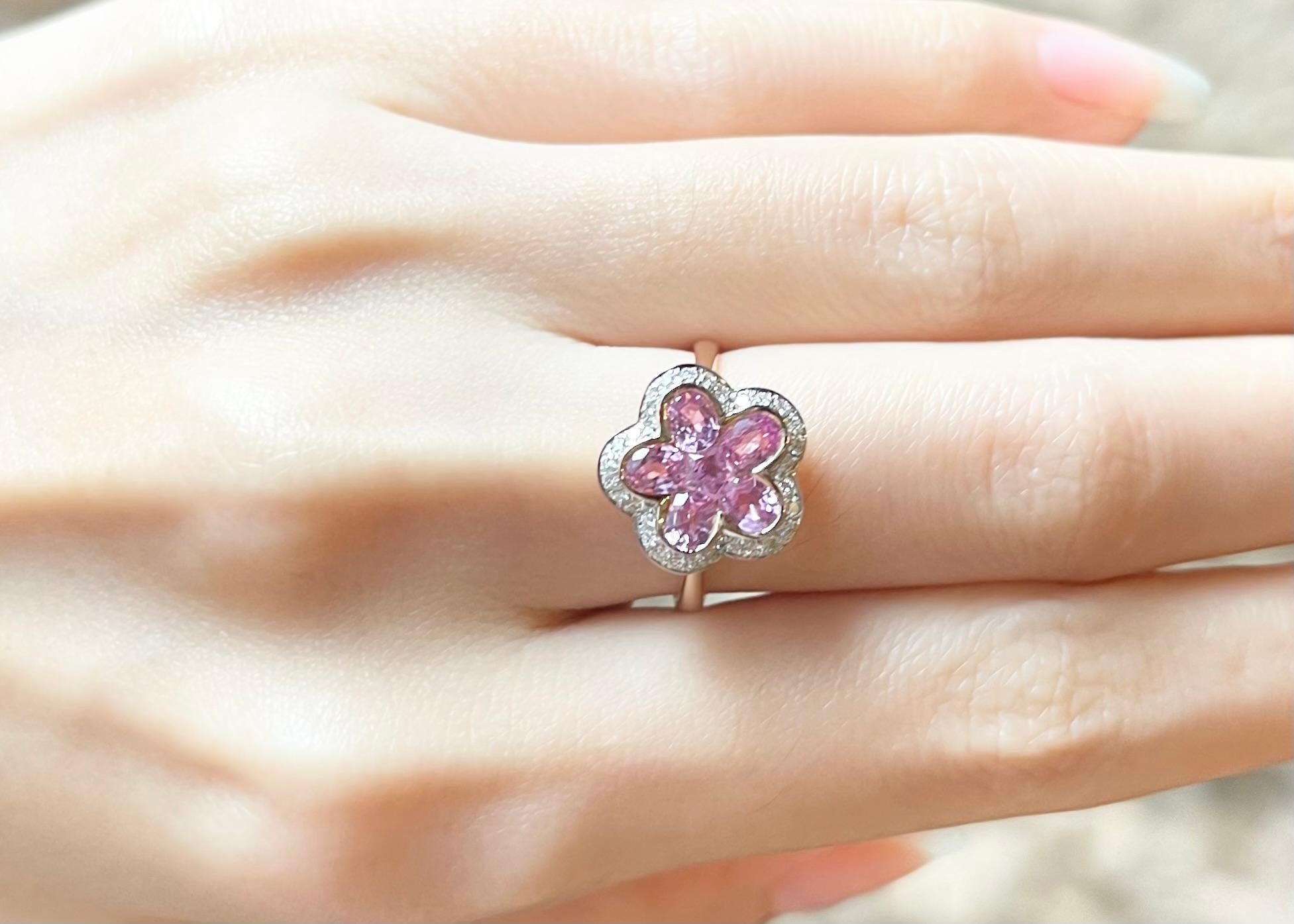 Bague fleur en or rose 18 carats sertie de saphir rose et de diamants en vente 1