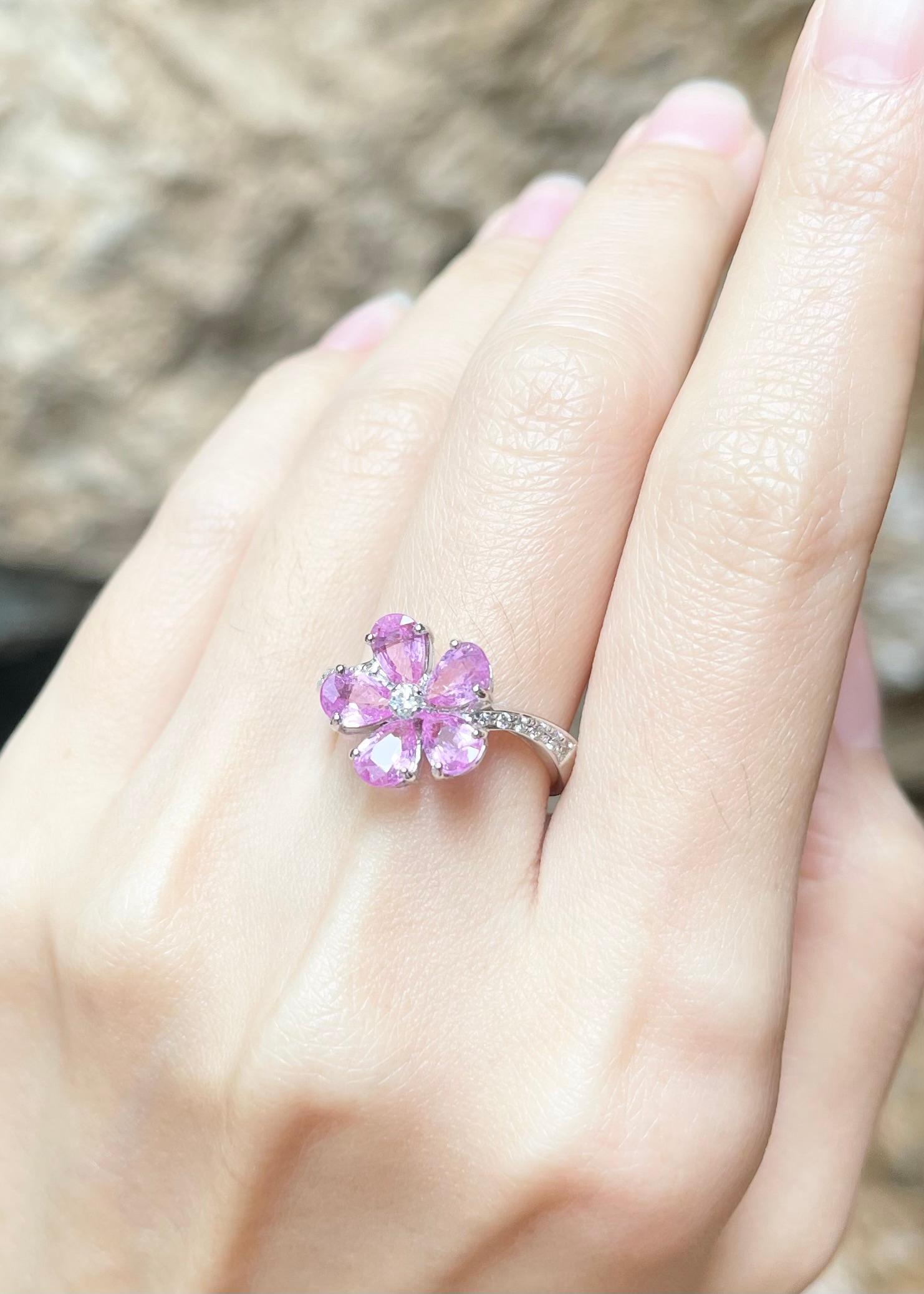 Pink Sapphire with Diamond Flower Ring set in 18K White Gold Settings For Sale 1