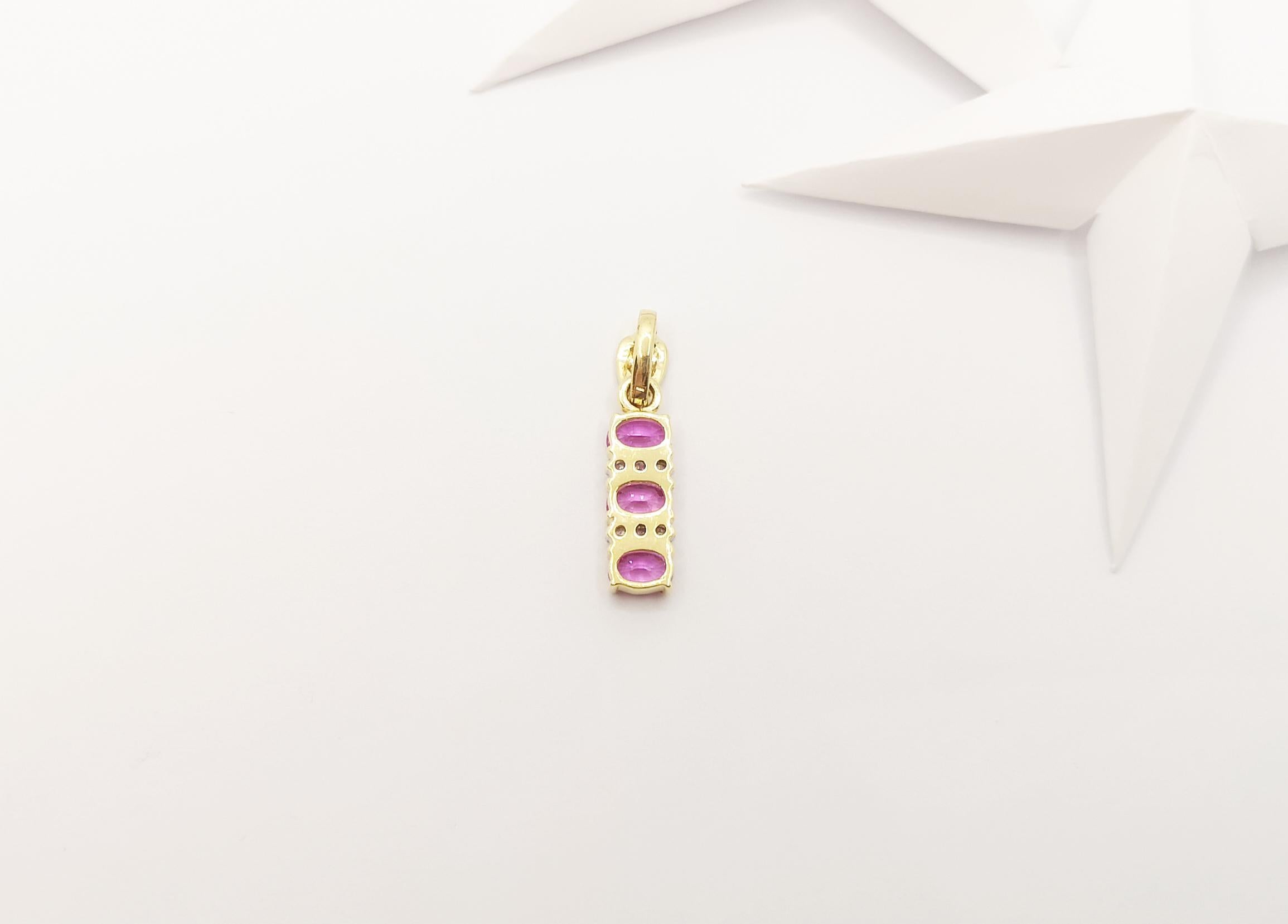 Pink Sapphire with Diamond Pendant Set in 18 Karat Gold Settings In New Condition For Sale In Bangkok, TH