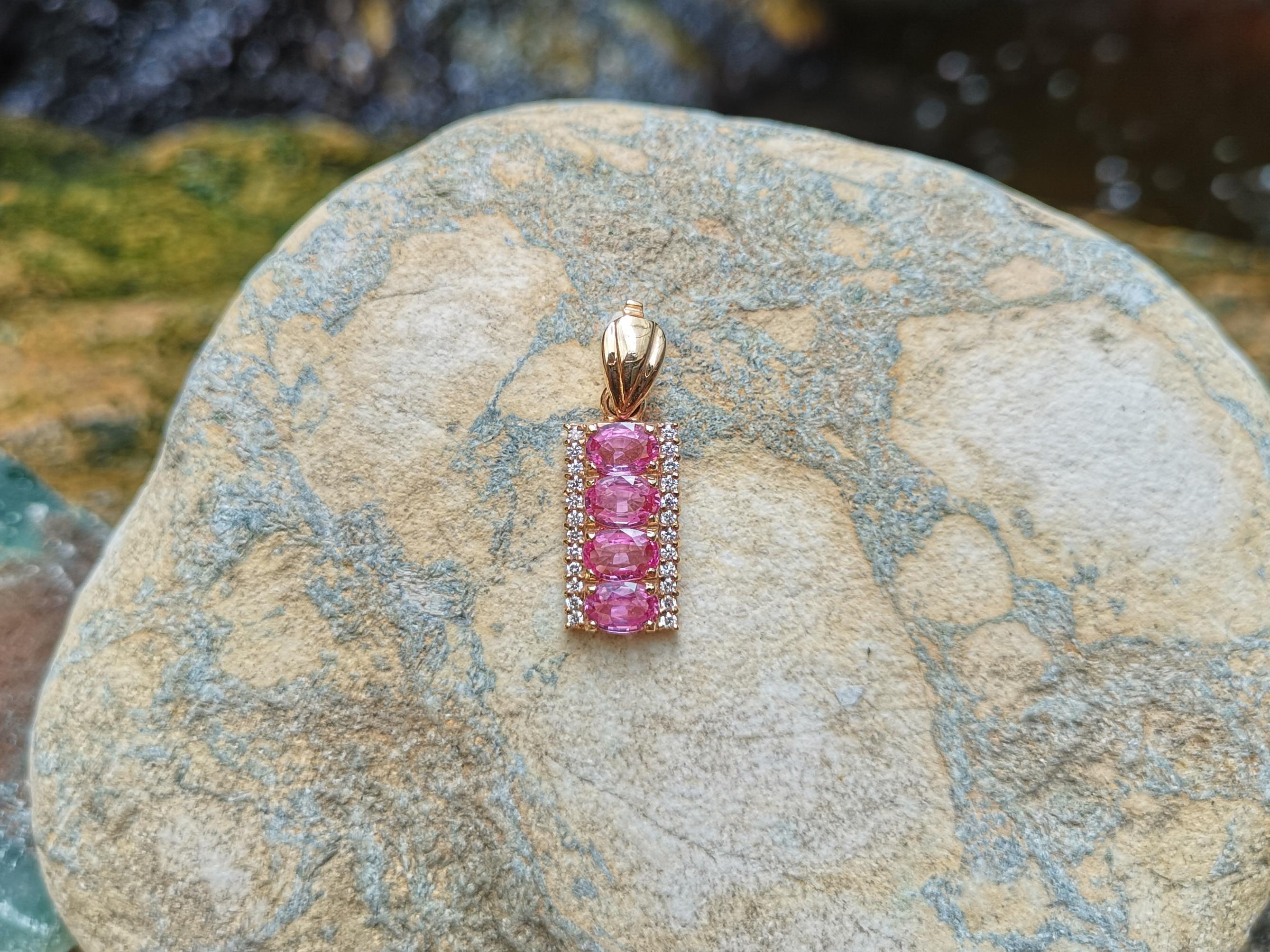 Contemporain Pendentif en or rose 18 carats serti d'un saphir rose et de diamants, de différentes tailles en vente