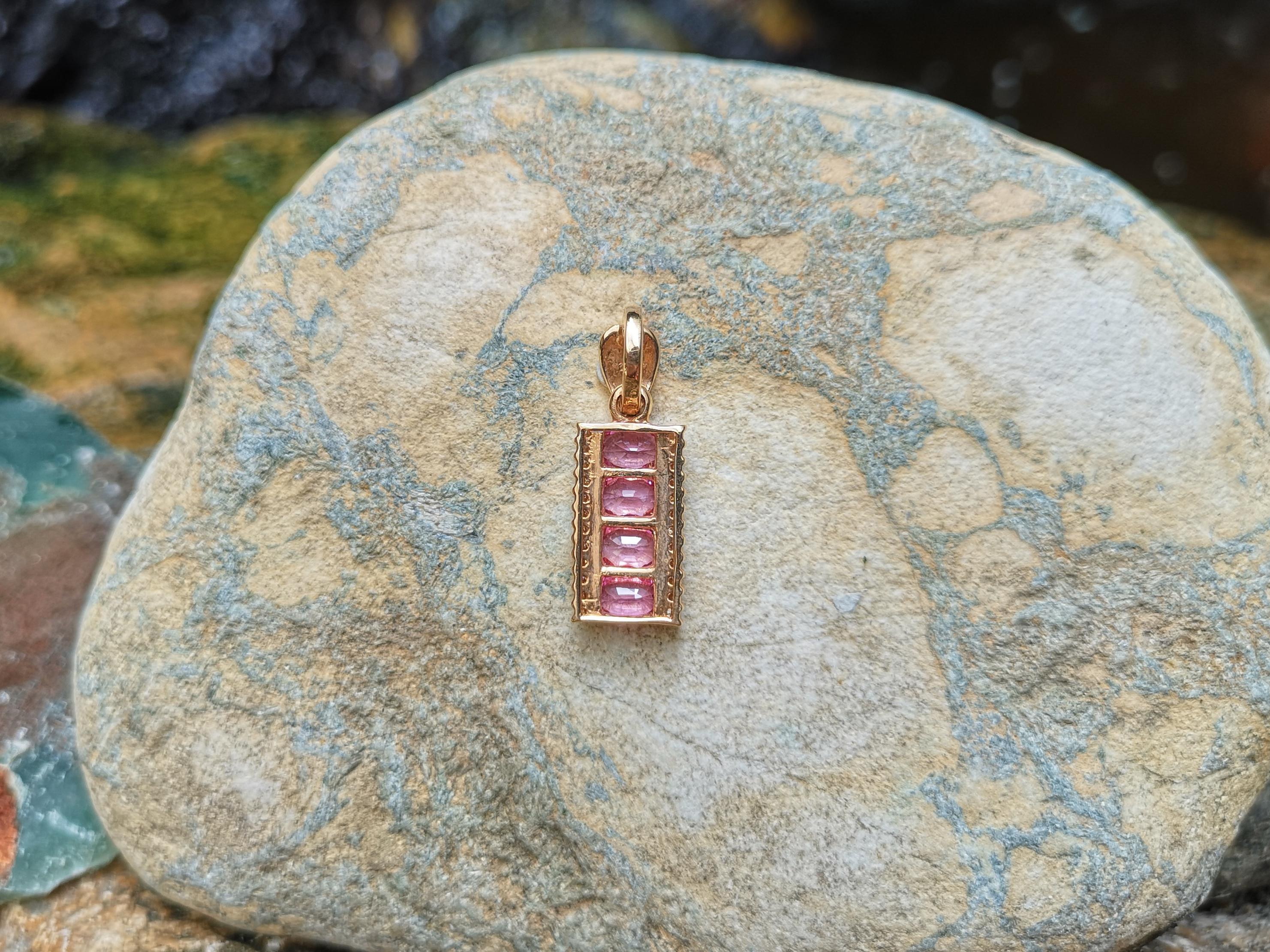 Pendentif en or rose 18 carats serti d'un saphir rose et de diamants, de différentes tailles Neuf - En vente à Bangkok, TH