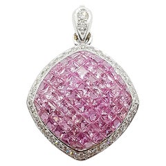 Pendentif en or blanc 18 carats serti d'un saphir rose et de diamants, de différentes tailles