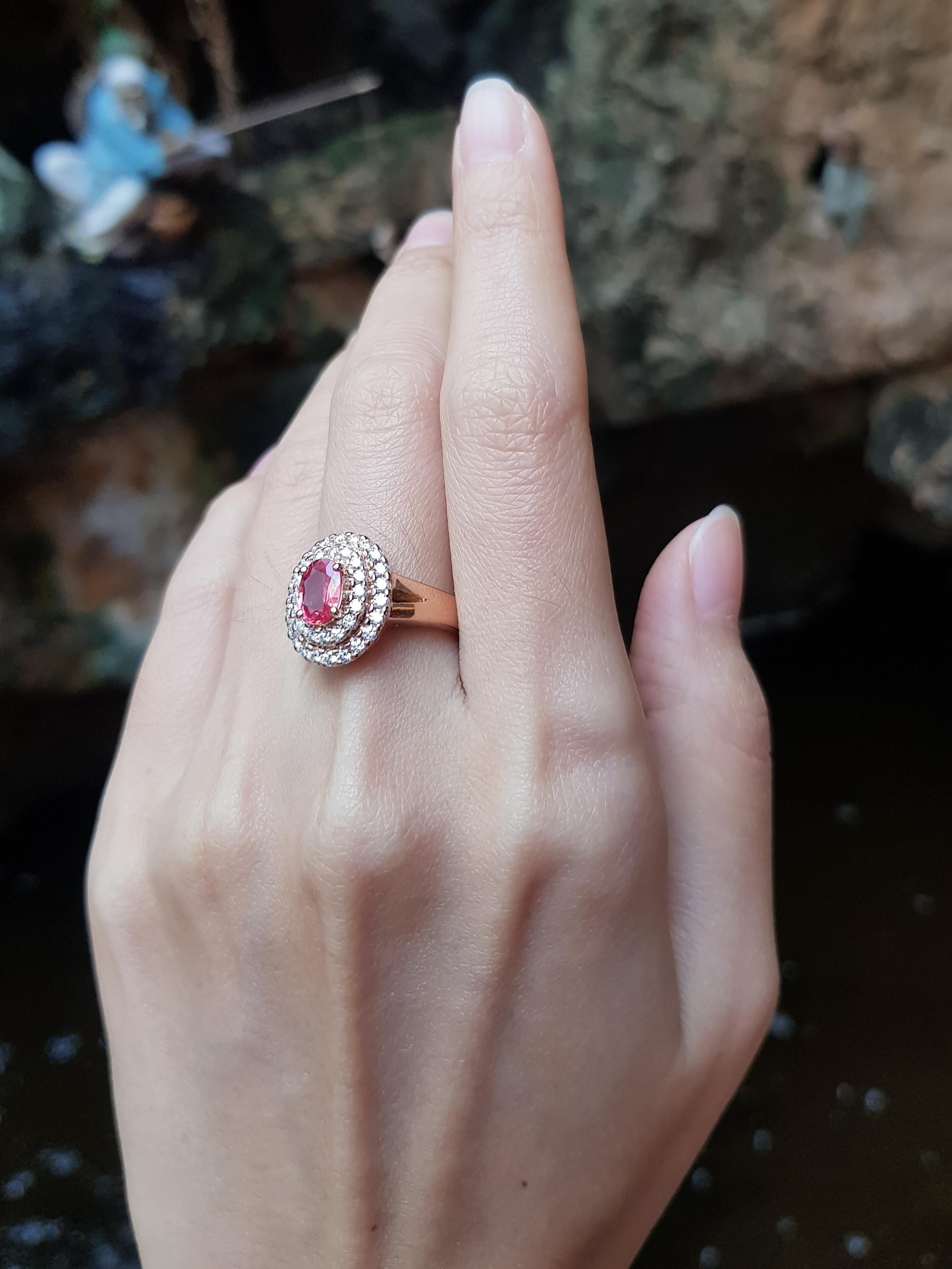 Ring mit rosa rosa Saphir und Diamant in 18 Karat Roségoldfassung (Zeitgenössisch)