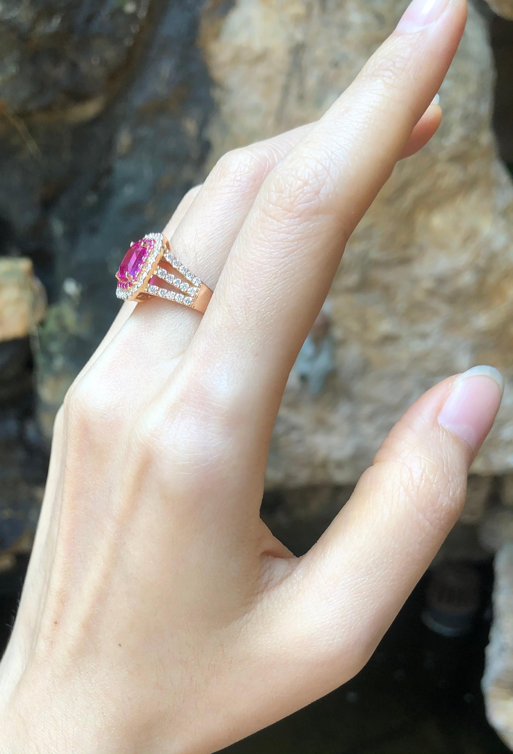 Pink Sapphire with Diamond Ring Set in 18 Karat Rose Gold Settings In New Condition For Sale In Bangkok, TH
