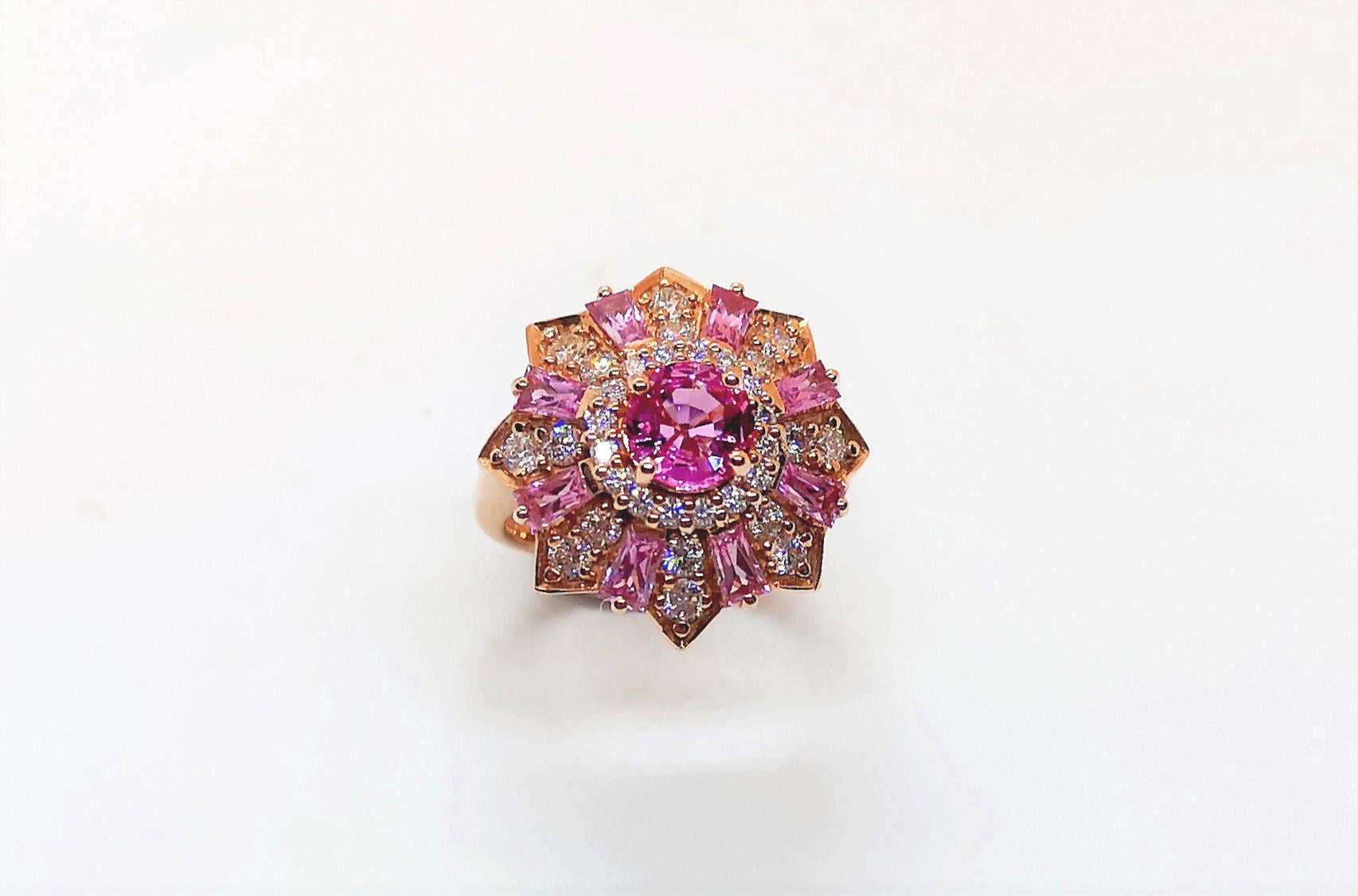 Bague en or rose 18 carats sertie d'un saphir rose et de diamants en vente