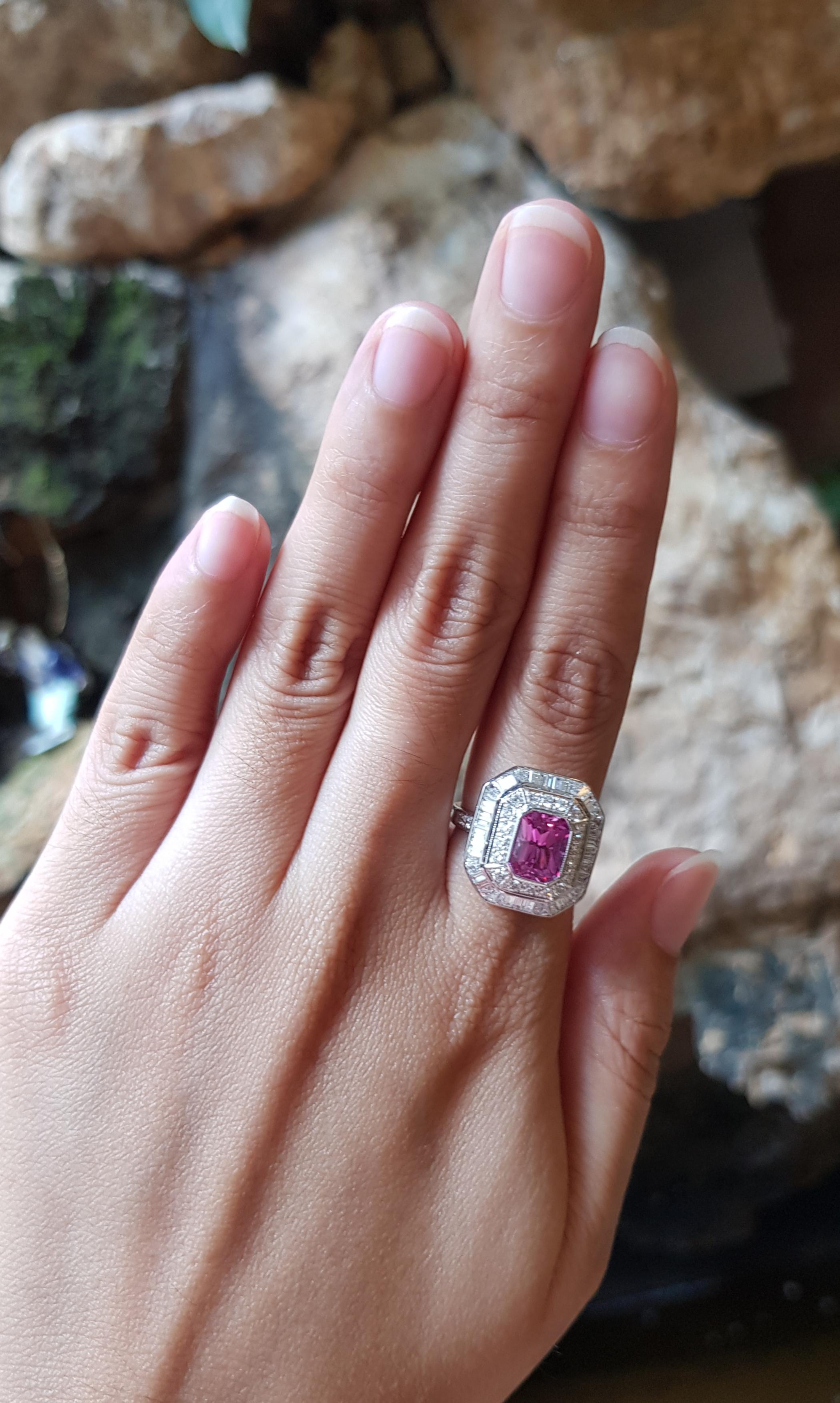 Pink Sapphire with Diamond Ring Set in 18 Karat White Gold Settings In New Condition For Sale In Bangkok, TH