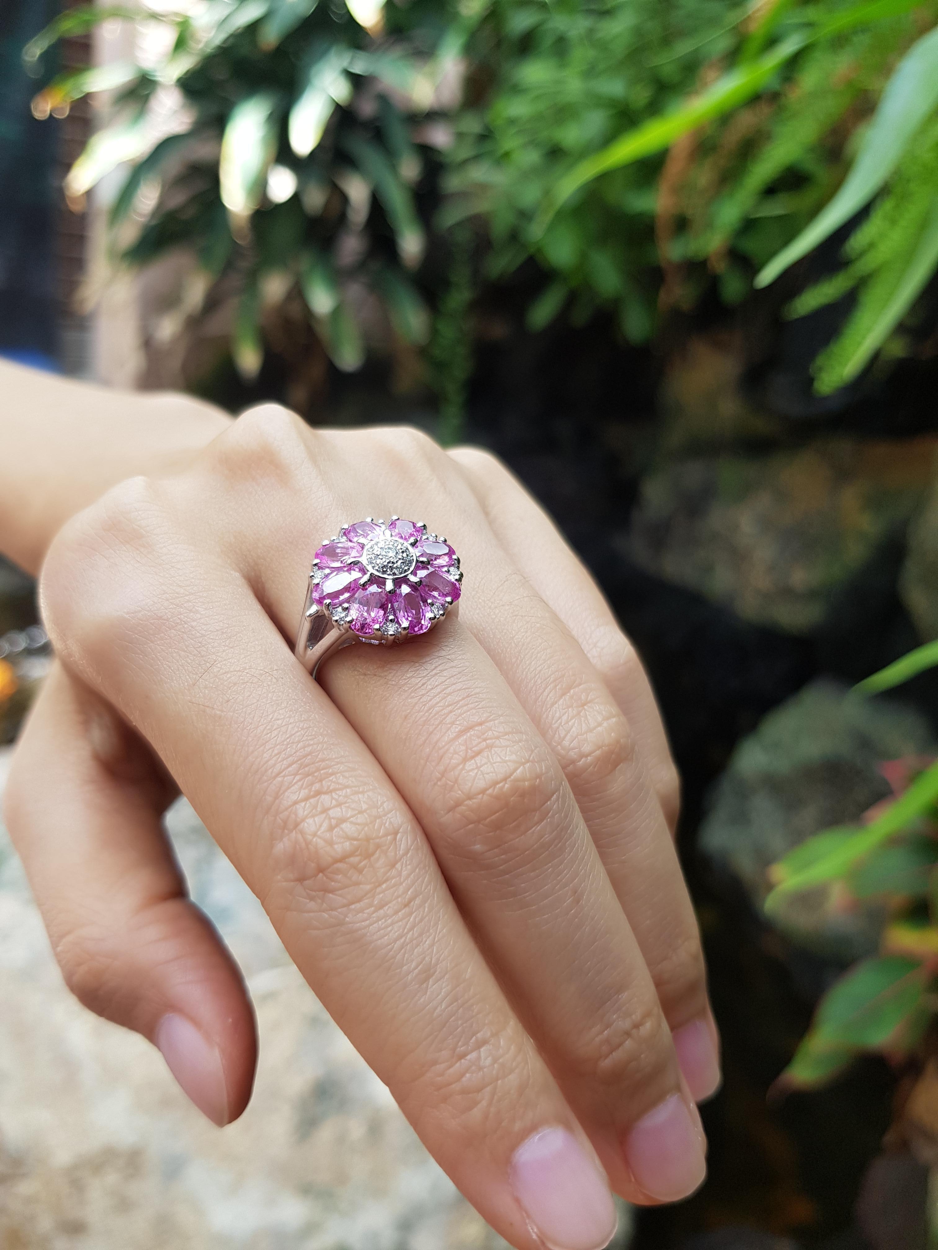 Pink Sapphire with Diamond Ring Set in 18 Karat White Gold Settings In New Condition For Sale In Bangkok, TH