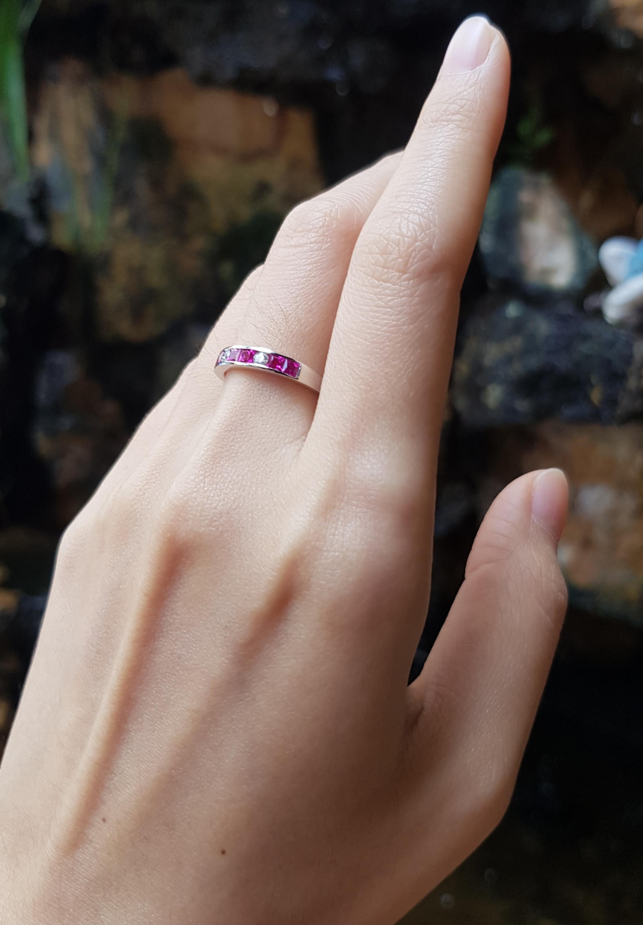 Pink Sapphire with Diamond Ring set in 18 Karat White Gold Settings In New Condition For Sale In Bangkok, TH