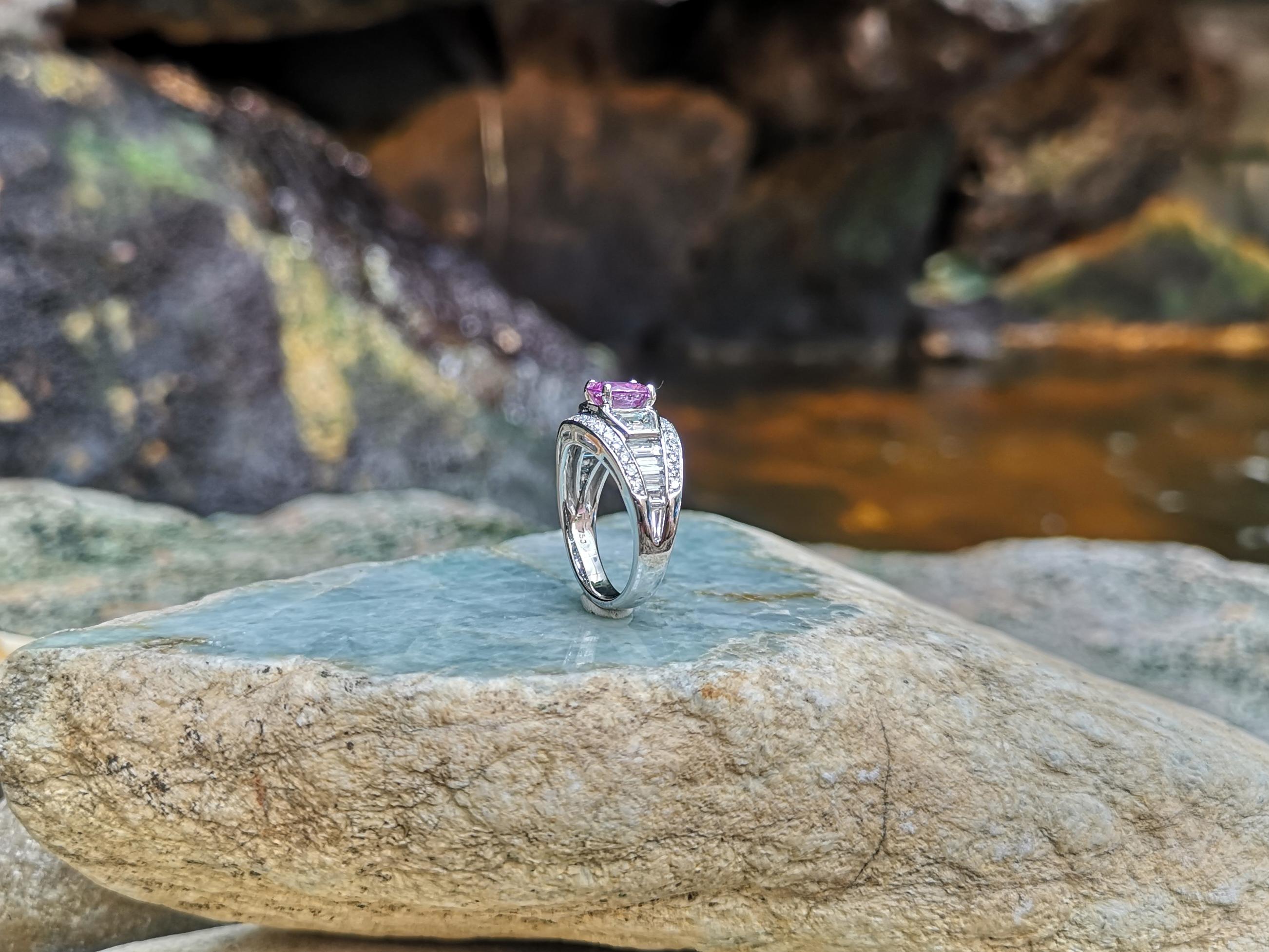 Pink Sapphire with Diamond Ring set in 18 Karat White Gold Settings In New Condition For Sale In Bangkok, TH