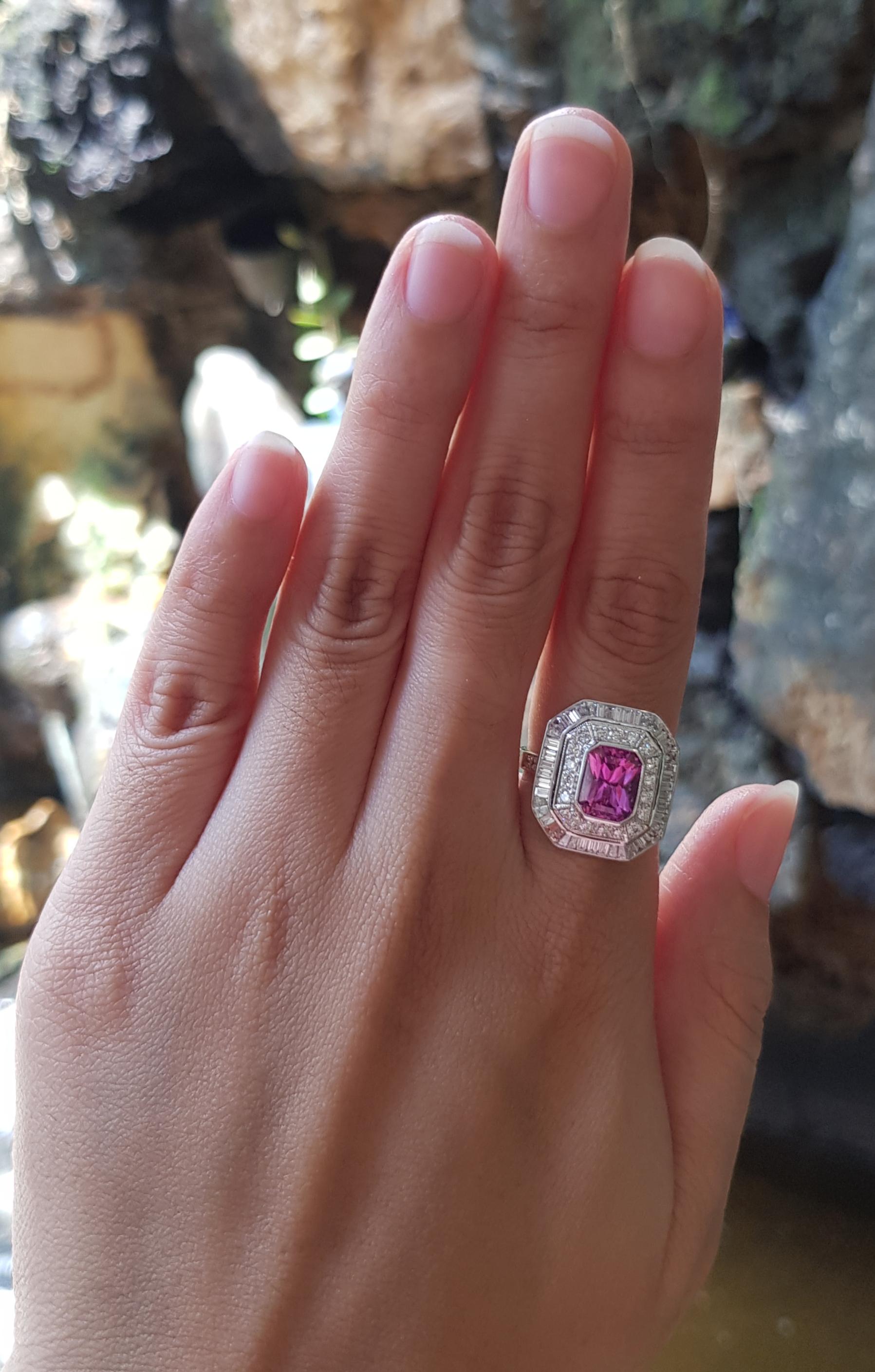 Ring mit rosa rosa Saphir und Diamant in 18 Karat Weißgoldfassung Damen