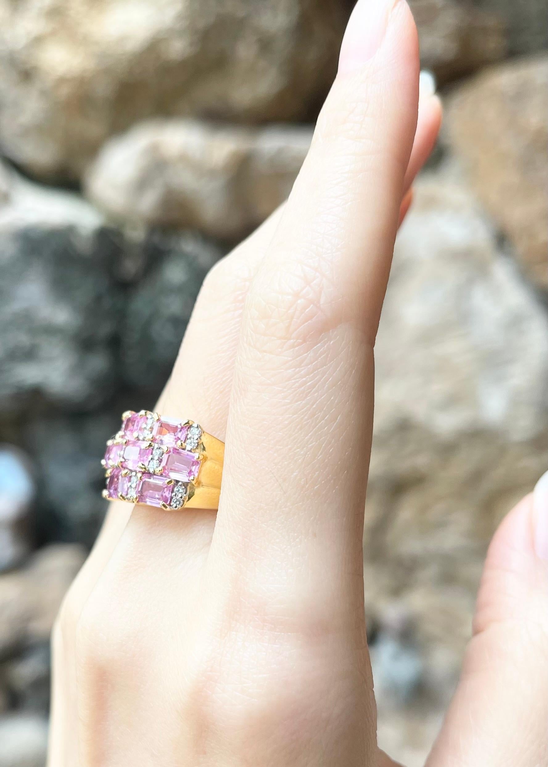 Contemporary Pink Sapphire with Diamond  Ring set in 18k Gold Settings For Sale