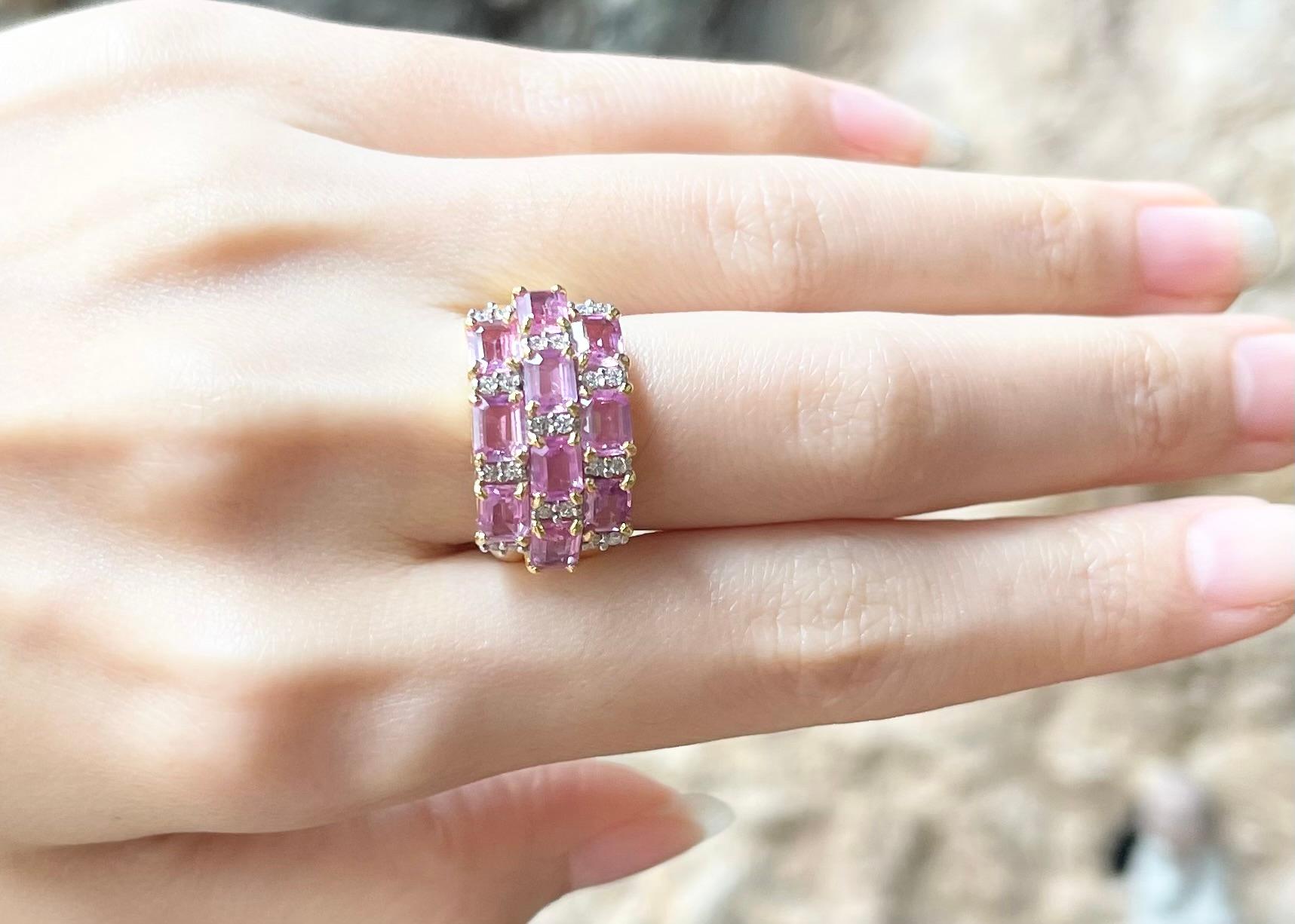 Pink Sapphire with Diamond  Ring set in 18k Gold Settings In New Condition For Sale In Bangkok, TH