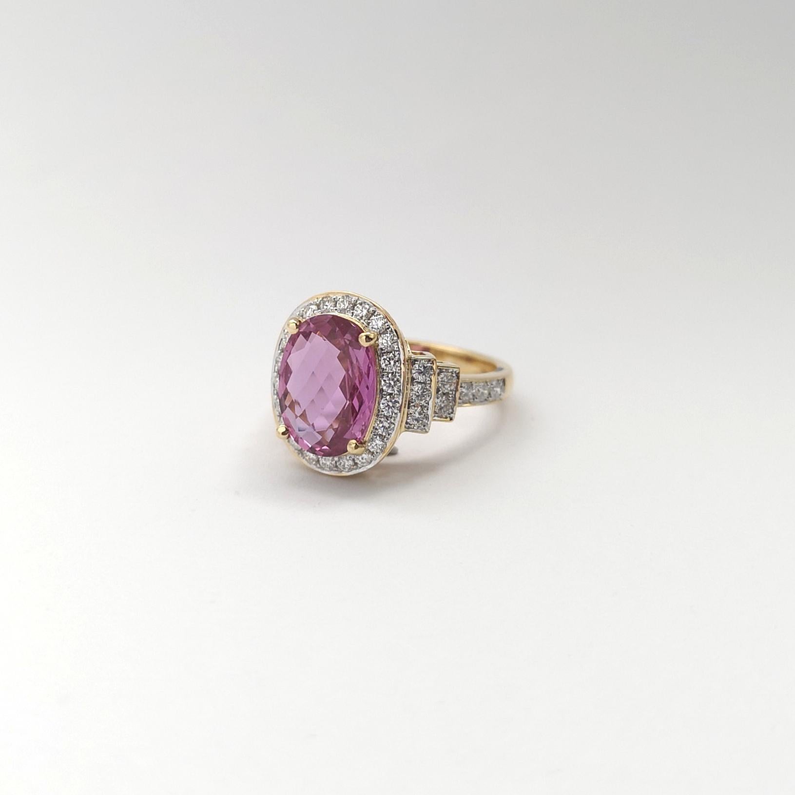 Pink Sapphire with Diamond Ring set in 18K Gold Settings For Sale 2