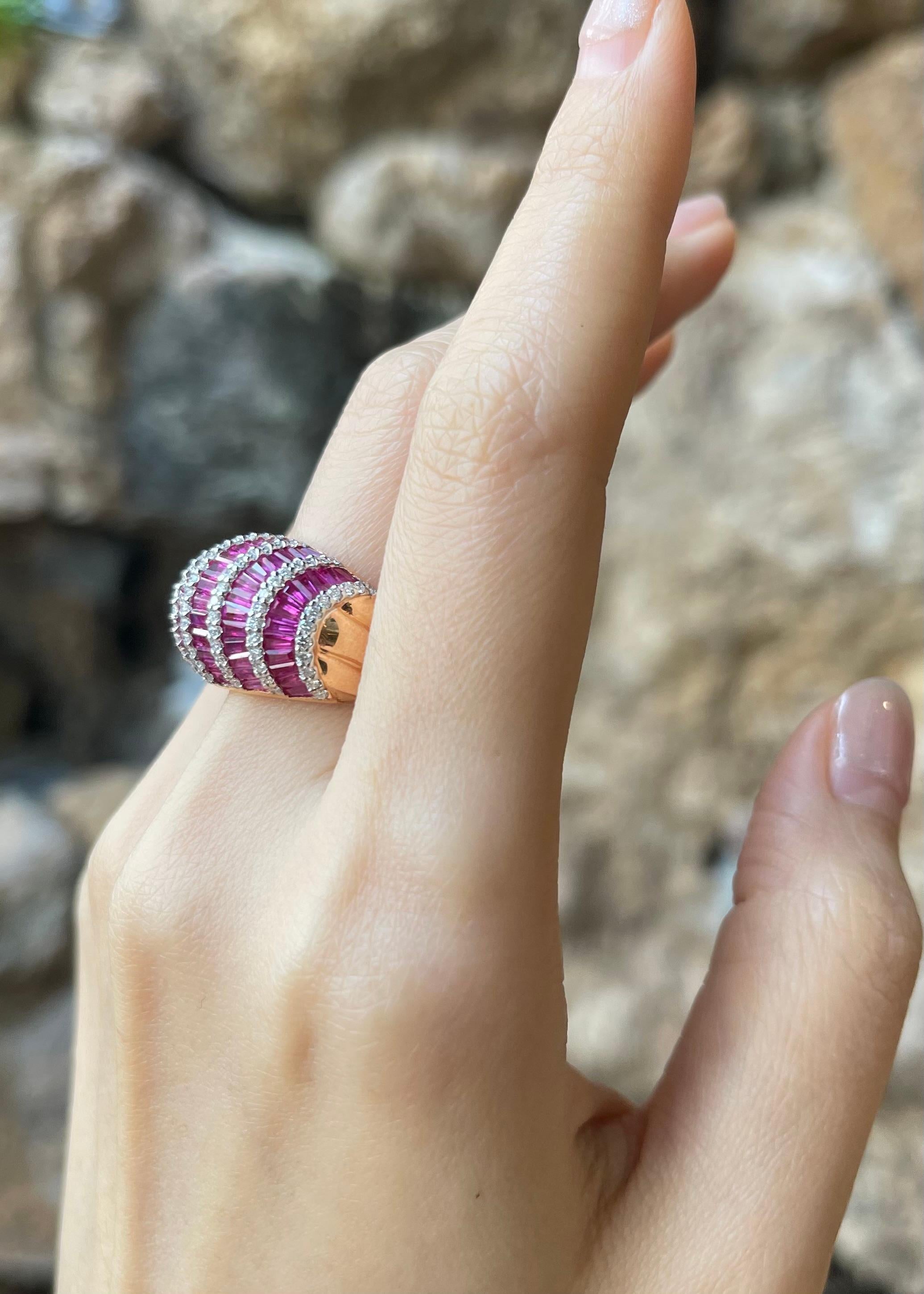 Pink Sapphire with Diamond Ring set in 18K Rose Gold Settings In New Condition For Sale In Bangkok, TH
