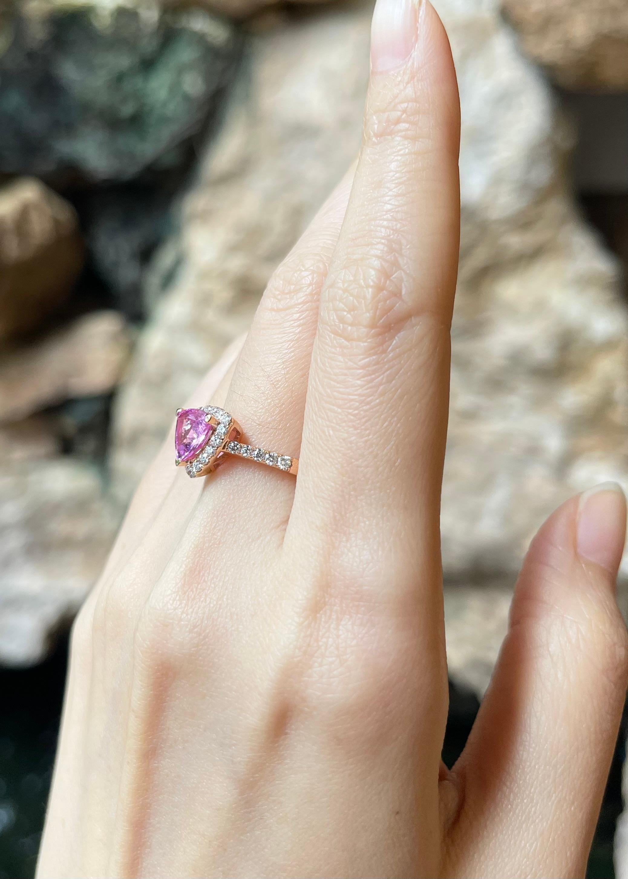 Anello con zaffiro rosa e diamante con montatura in oro rosa 18 carati In condizioni Nuovo in vendita a Bangkok, TH