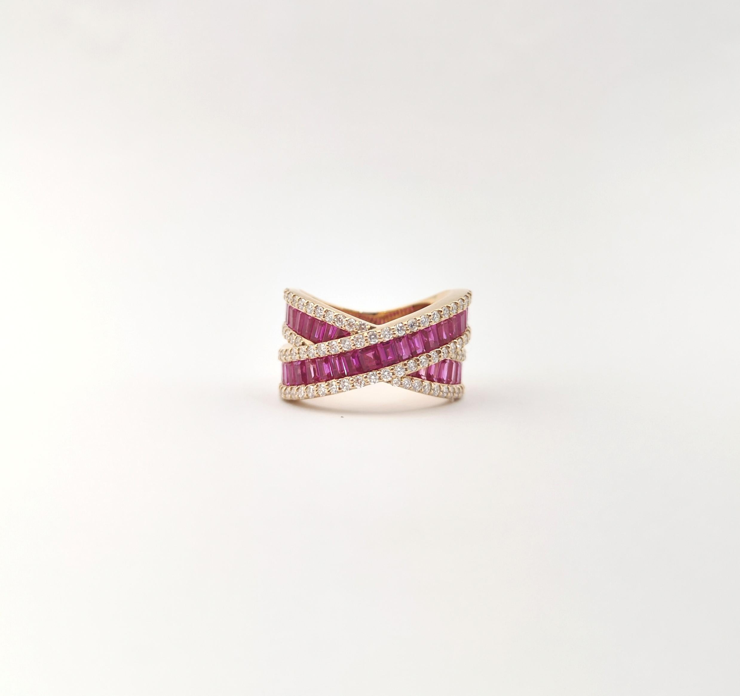 Bague en or rose 18 carats sertie d'un saphir rose et de diamants en vente 2