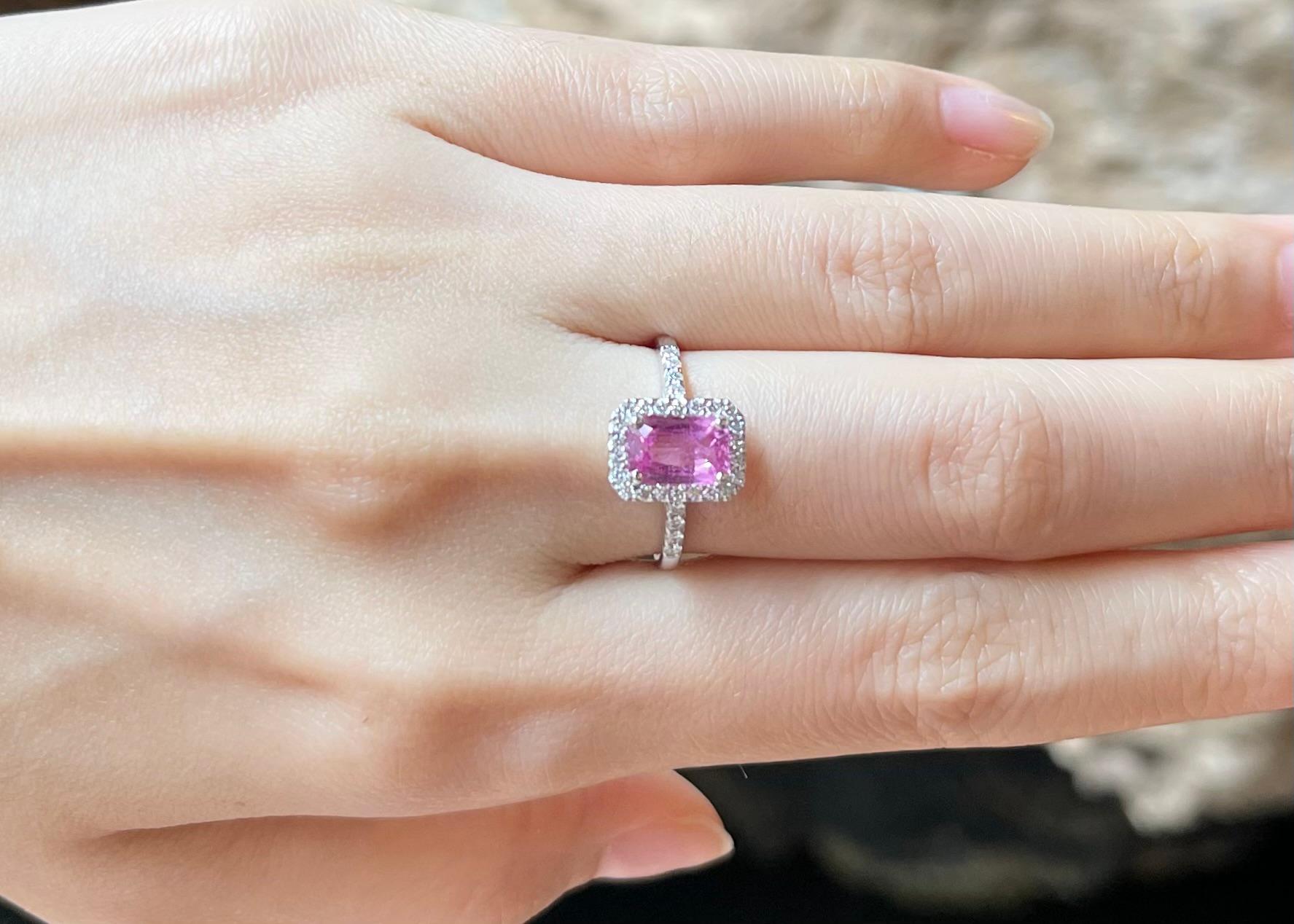 Pink Sapphire mit Diamond Ring in 18K Weißgold gefasst (Zeitgenössisch) im Angebot
