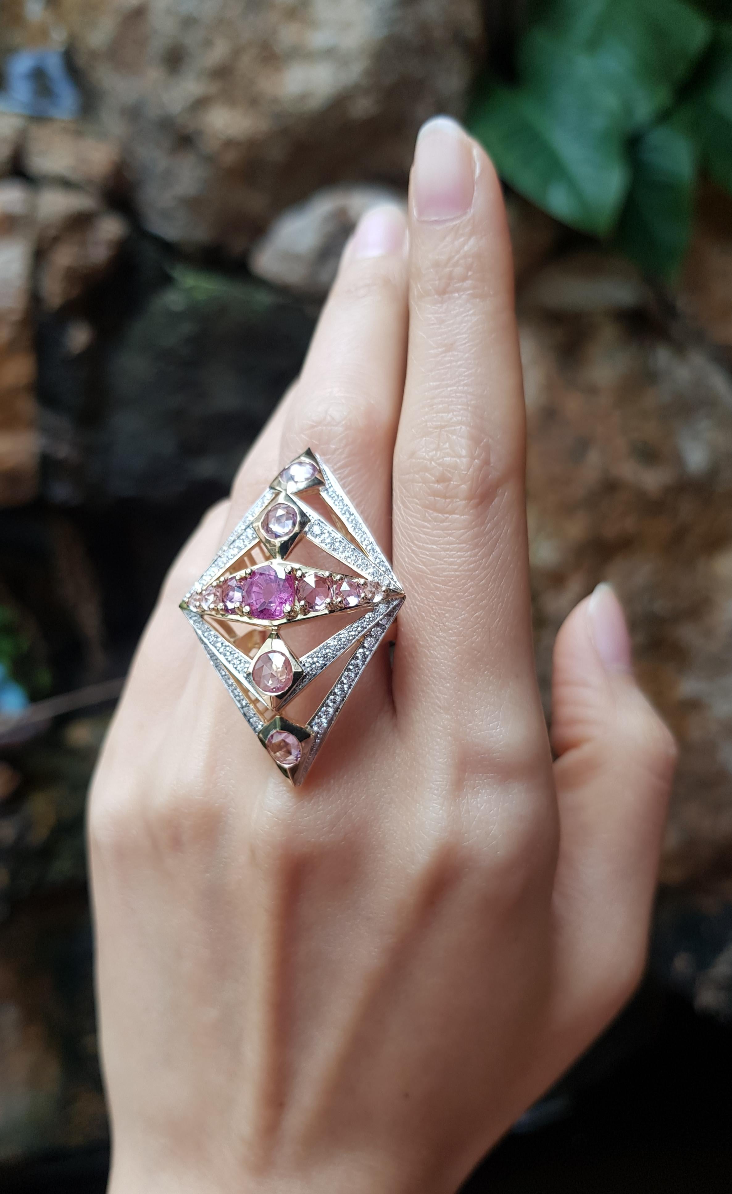 Pink Sapphire with Diamond Ring Set in 18 Karat Gold Settings In New Condition For Sale In Bangkok, TH