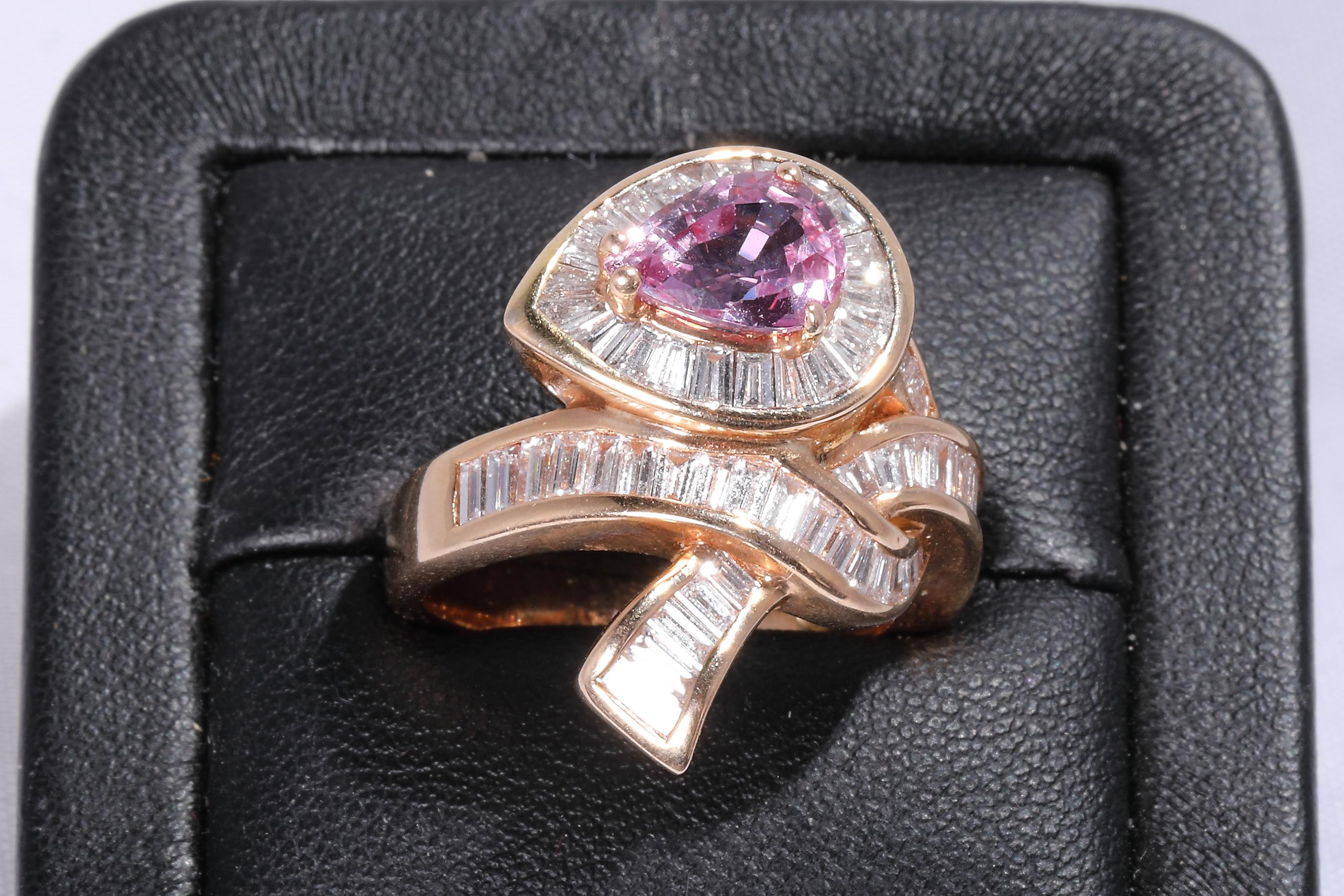 Pink Sapphire with Diamonds in Rose Gold In New Condition In Bad Kissingen, DE