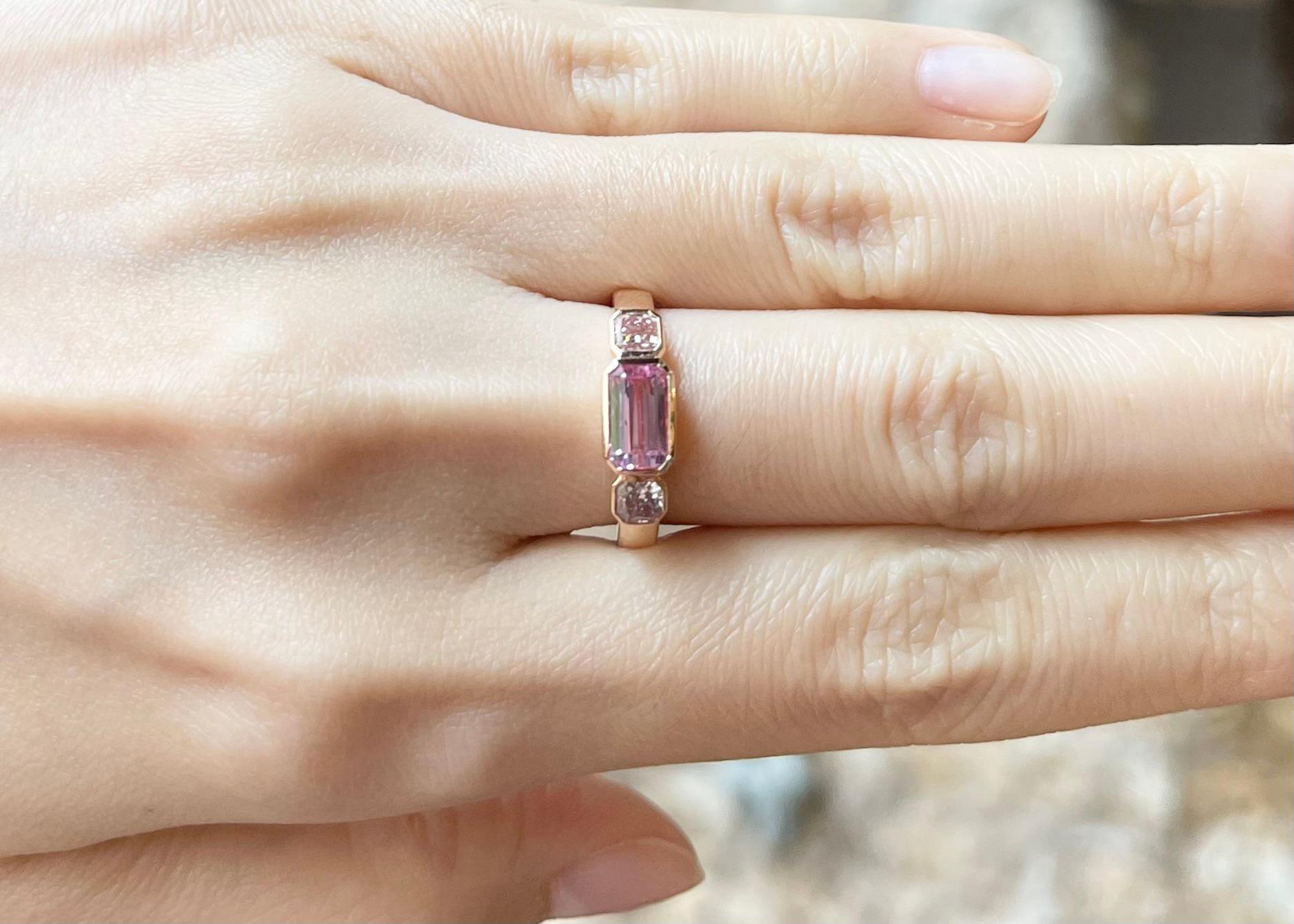 Contemporary Pink Sapphire with Pink Diamond Ring set in 18K Rose Gold Settings For Sale
