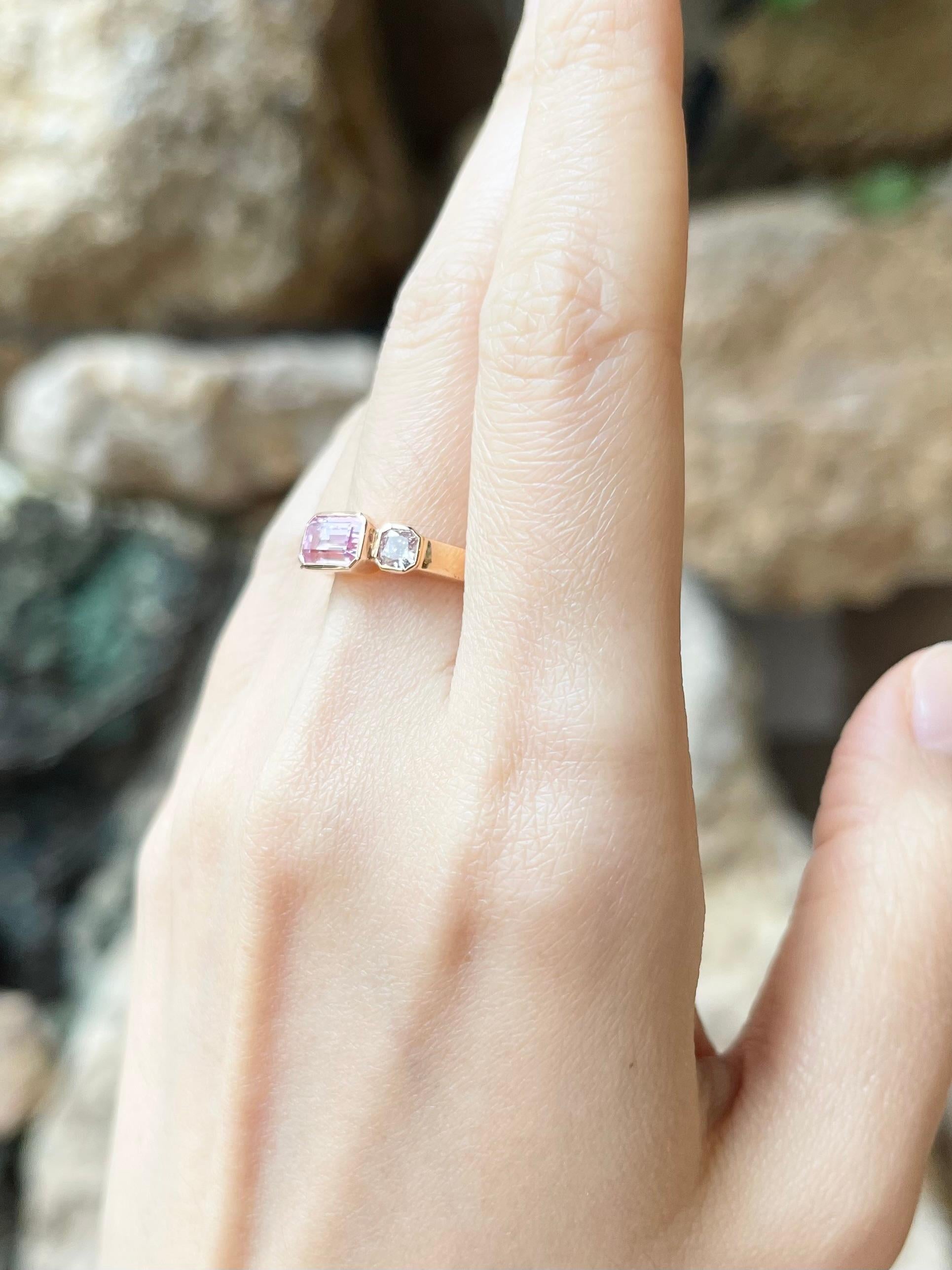 Pink Sapphire with Pink Diamond Ring set in 18K Rose Gold Settings In New Condition For Sale In Bangkok, TH