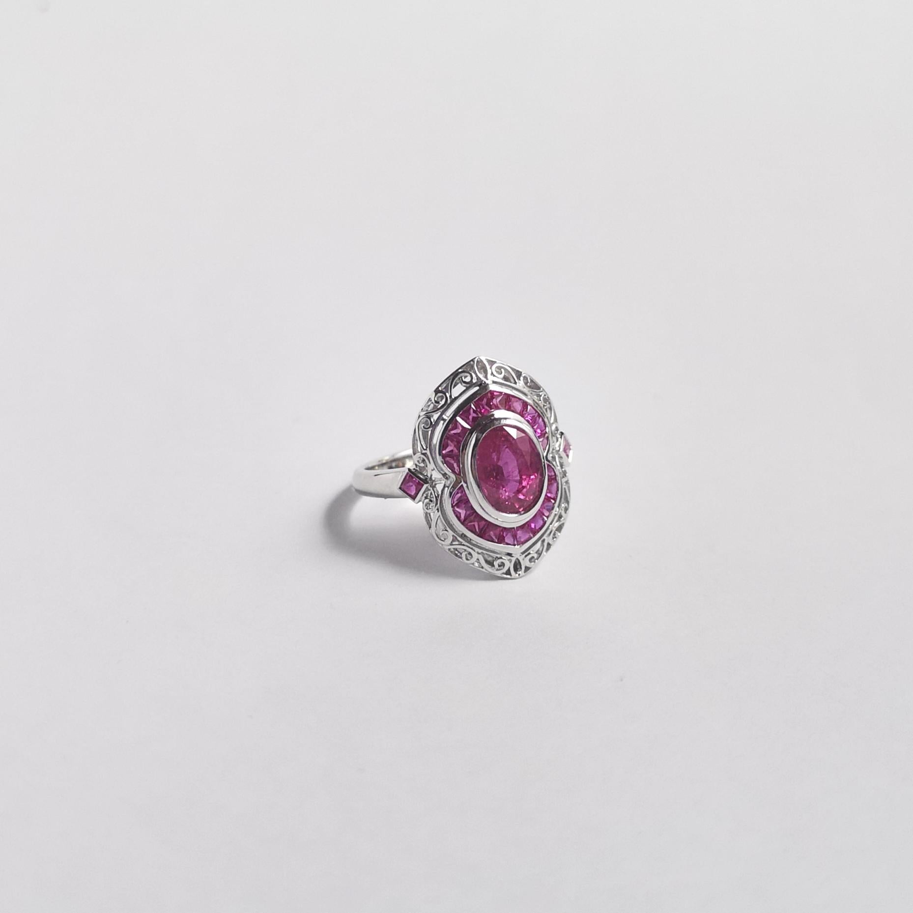 Anello con zaffiro rosa e rubino incastonato in oro bianco 18 carati in vendita 2
