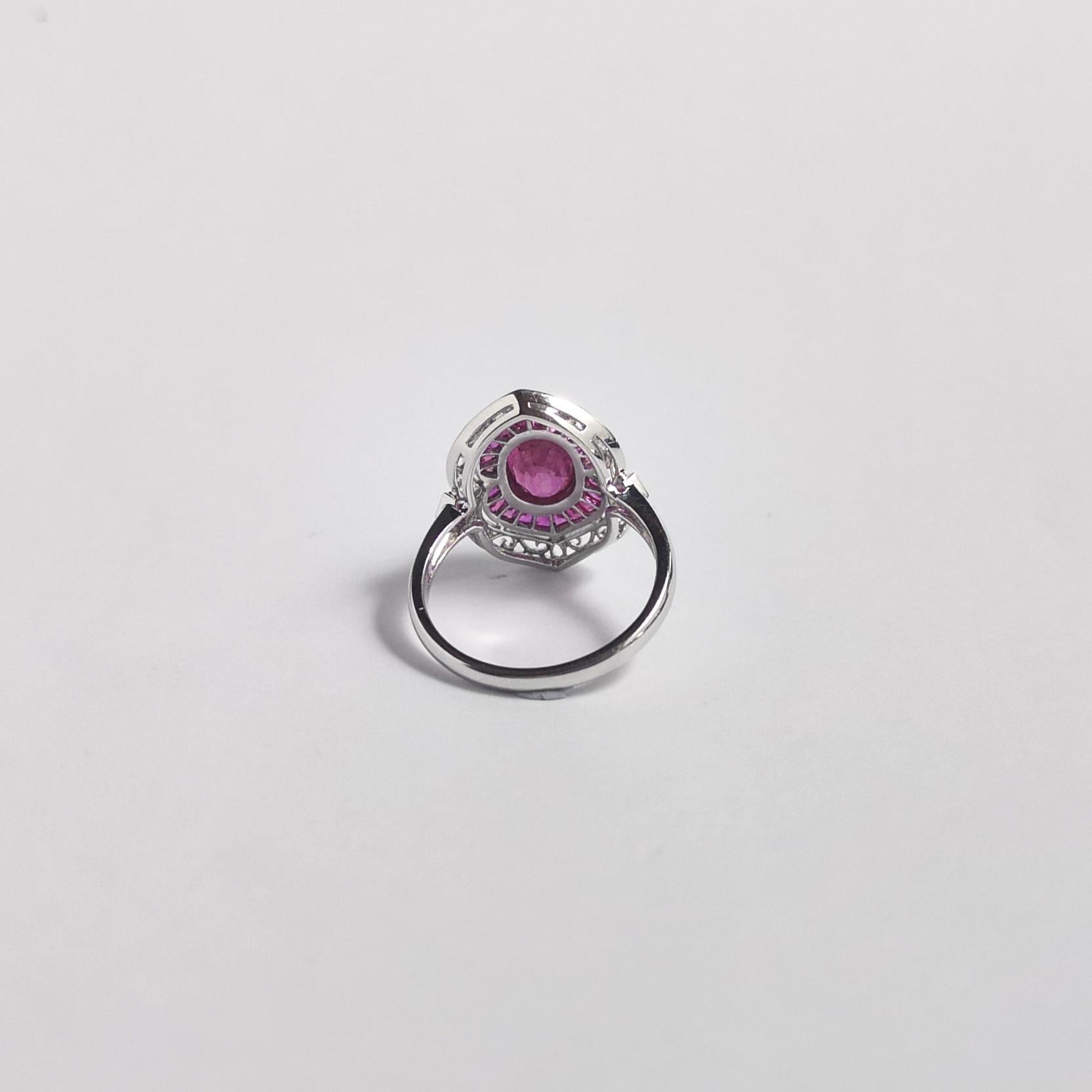 Anello con zaffiro rosa e rubino incastonato in oro bianco 18 carati in vendita 3
