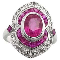 Anillo de zafiro rosa con rubí engastado en oro blanco de 18 quilates