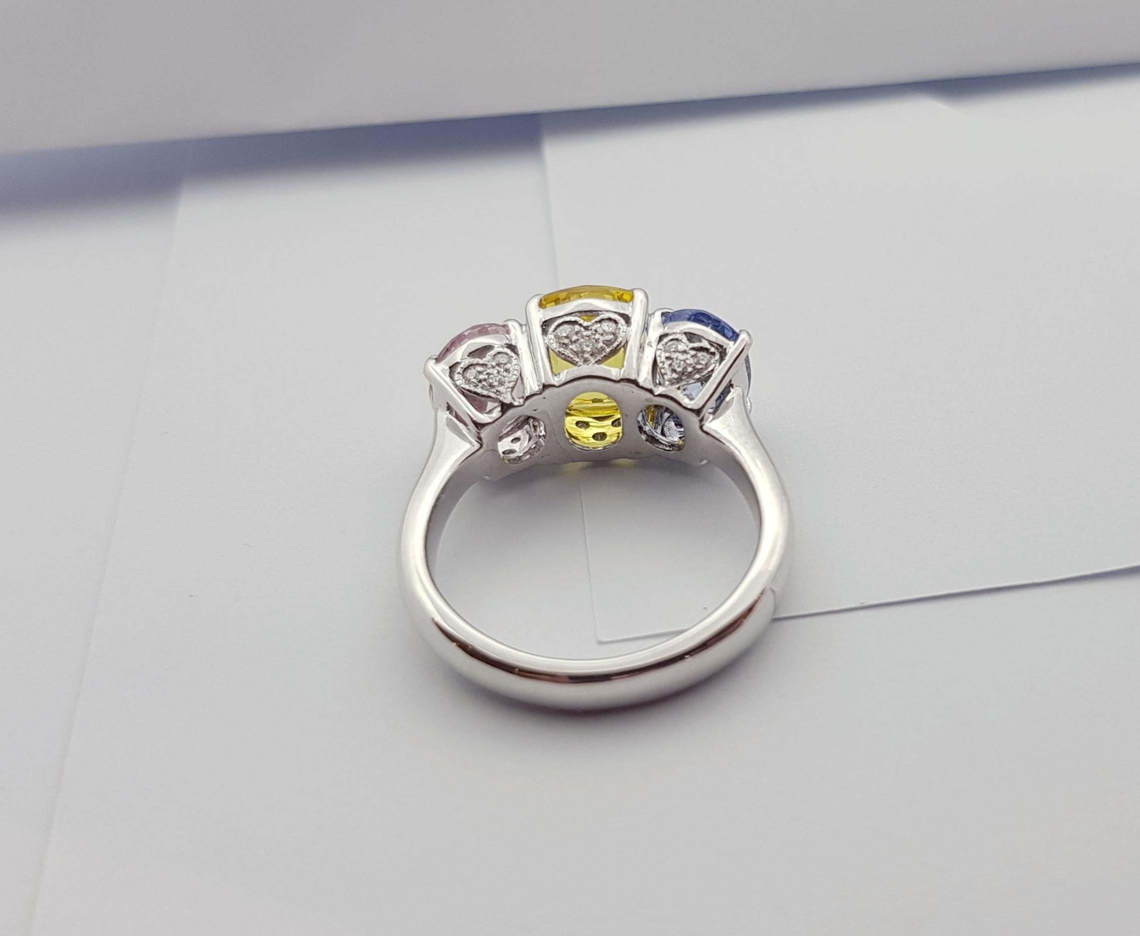 Contemporary Pink Sapphire, Yellow Sapphire, Blue Sapphire Ring Set in 14 Karat White Gold For Sale