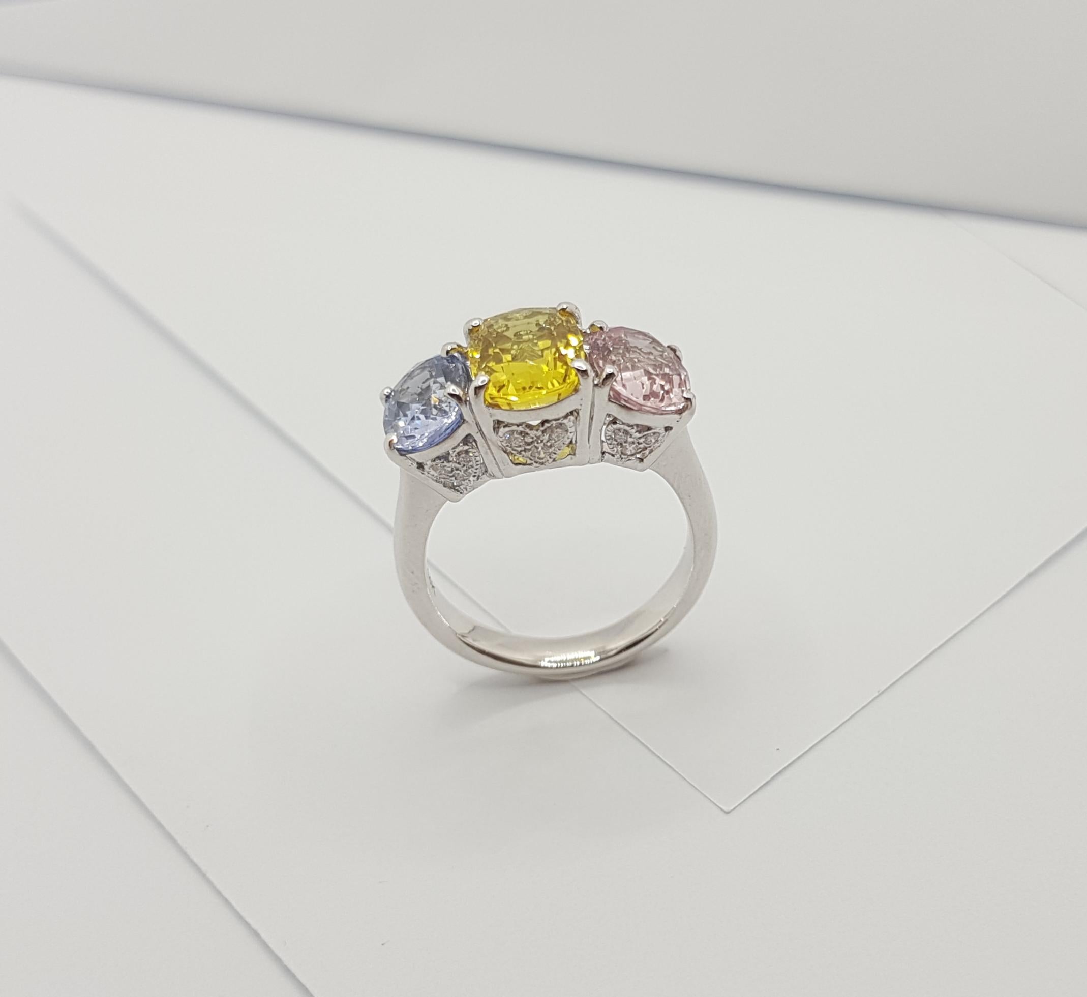 Pink Sapphire, Yellow Sapphire, Blue Sapphire Ring Set in 14 Karat White Gold In New Condition For Sale In Bangkok, TH