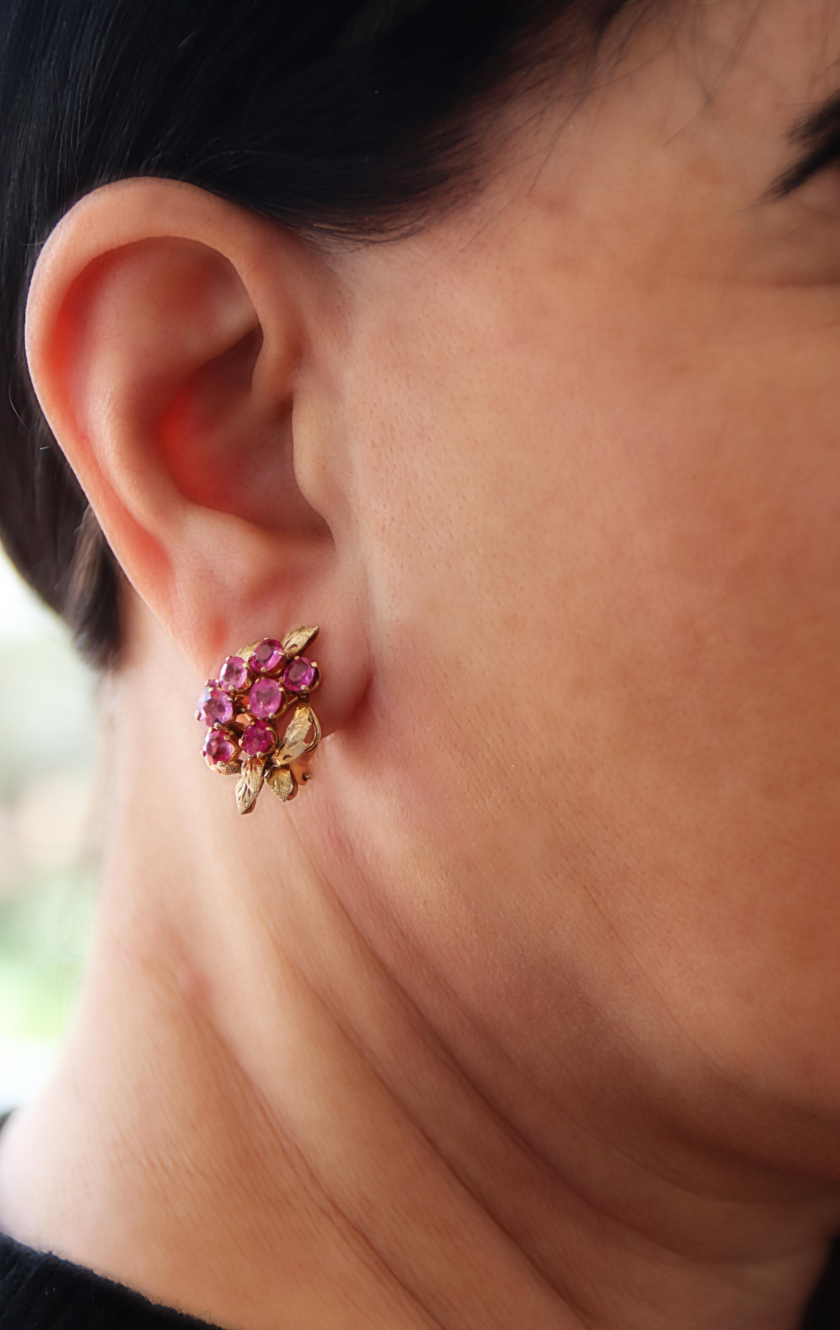 Pink Sapphires 14 Karat Yellow Gold Stud Earrings For Sale 1