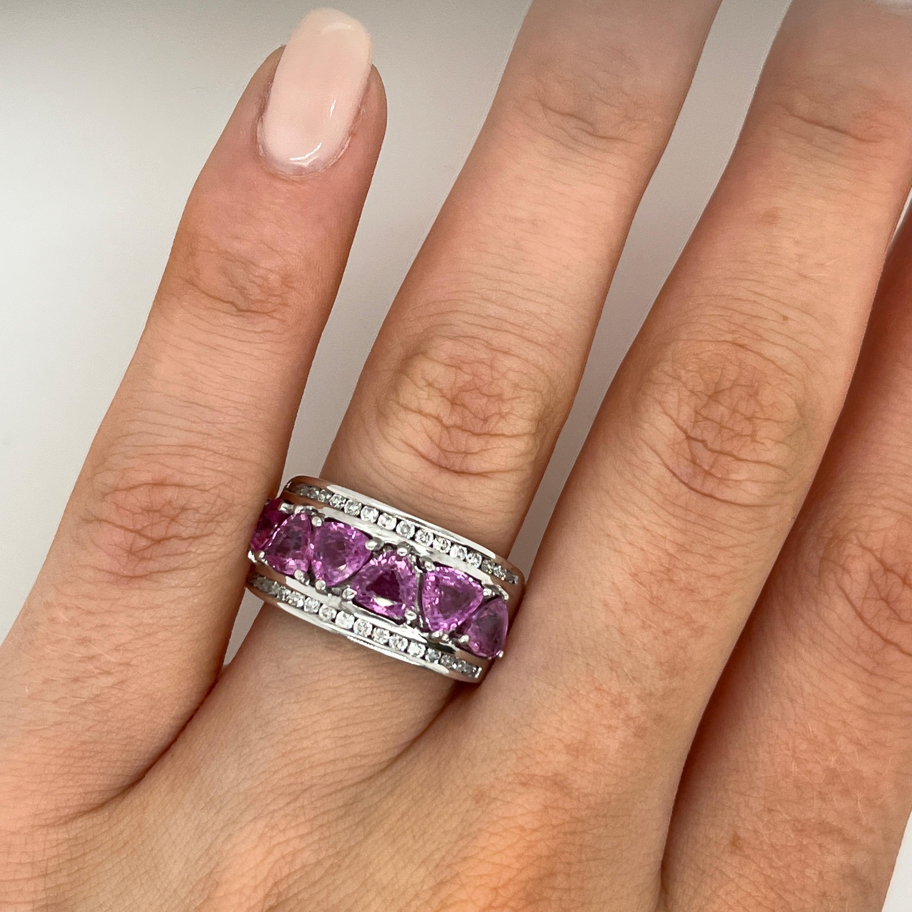 Pink Sapphires & Diamond Dress Ring Set in 18ct Weißgold im Angebot 1