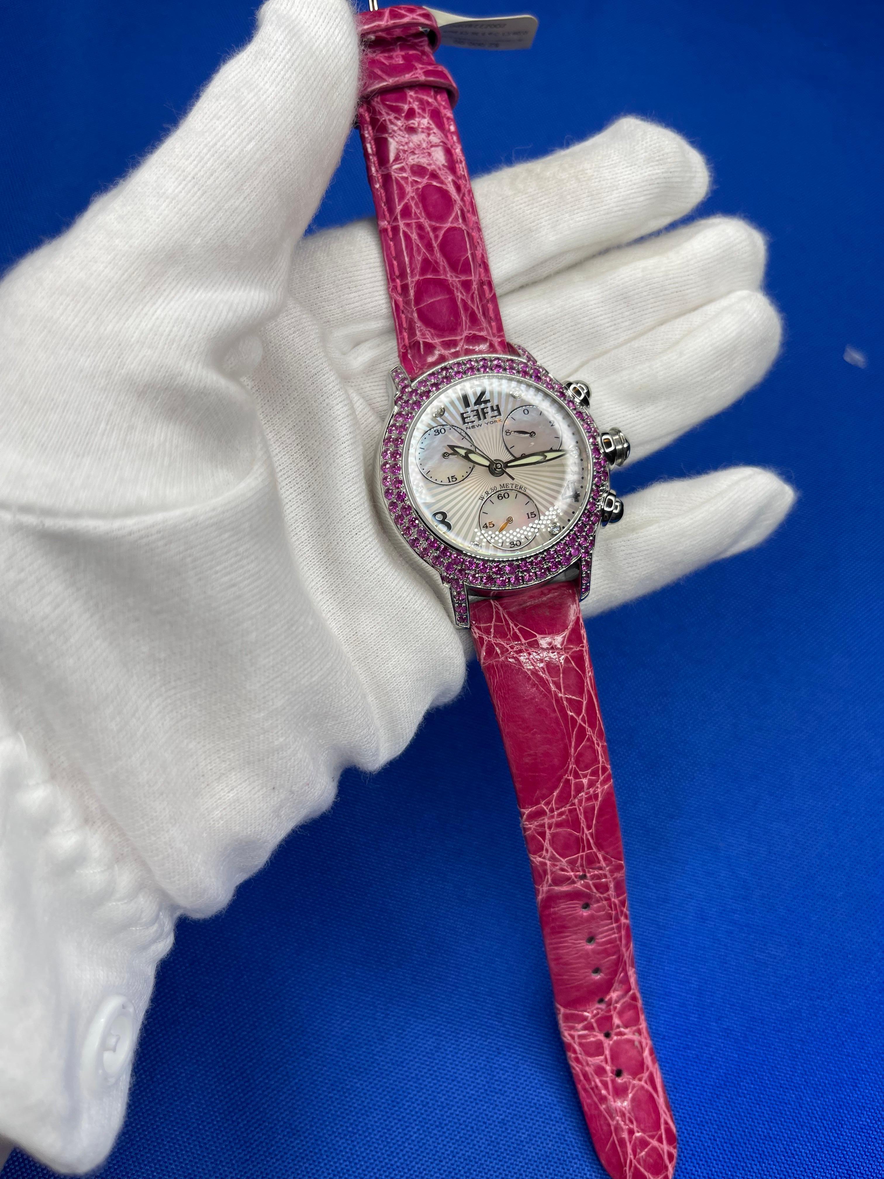 Luxus Schweizer Quarz Exotische Lederbanduhr mit rosa Saphiren und Diamanten, Pav-Zifferblatt (Moderne) im Angebot